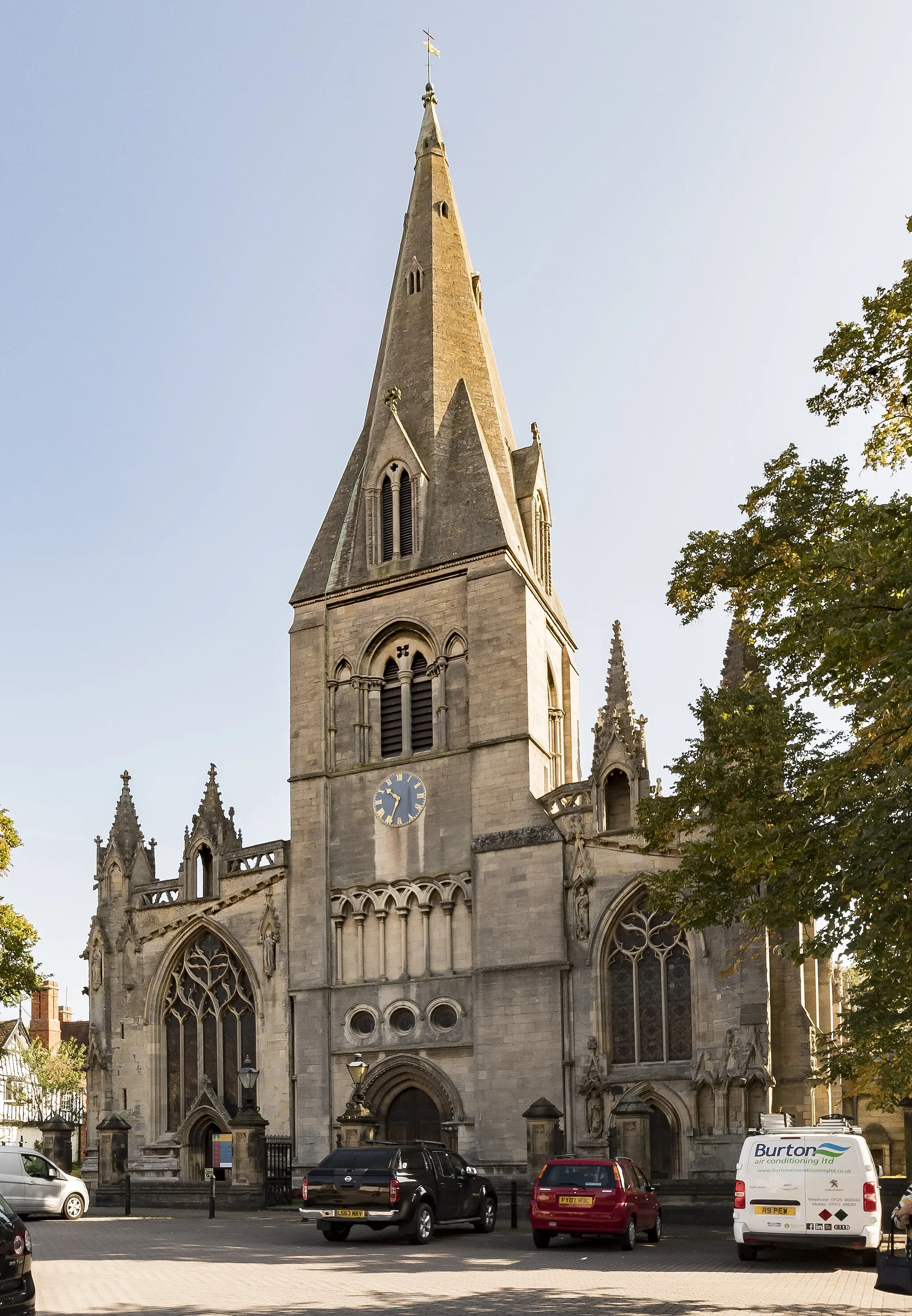 Photo showing: The church consists of a west tower, nave with north and south aisles clasping the tower, chancel, and north transept.
The tower dates from around 1180, and is 144 feet high. It has one of the oldest broach spires in England. It was rebuilt in 1884 after being struck by lightning.
In 2003 a new bell-ringing chamber was built.
The nave was built in the late 14th century, and a clerestory was added in 1430, and the chancel was built around the same time.
The nave has four-bay arcades.
Externally, the church is decorated with many pinnacles, grotesques, and niches for statues, many of which are absent.
The north aisle was extended during a major build in 1853 when the 14th century wall was moved outwards. At the same time a strainer arch was built at the west end of the north aisle to correct for movement in the tower.
The lower part of the screen dates from around 1350, the upper part is from the 19th century, restored by Sir Ninian Comper.
The Communion rail is said to be from Lincoln Cathedral.
At the east end of the nave there are two monuments to Robert and Edward Carr, there is also a brass to George Carr, wife and children.
There are several good stained-glass windows with work by Kempe and Morris.

There is a three manual organ originally by Forster and Andrews from 1891, rebuilt by Harrison and Harrison in 1966.