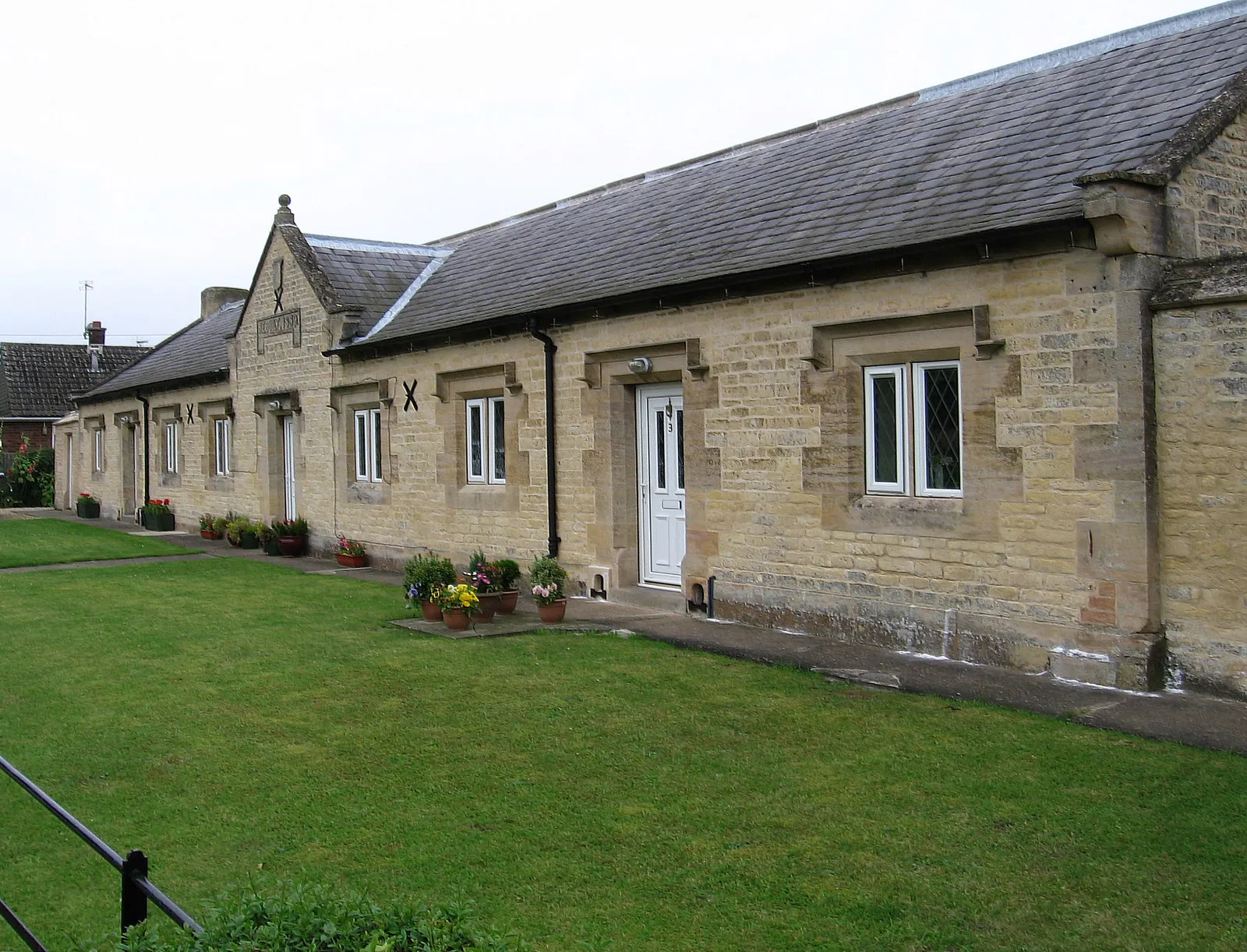 Photo showing: Barkston - Hicksons Almshouses