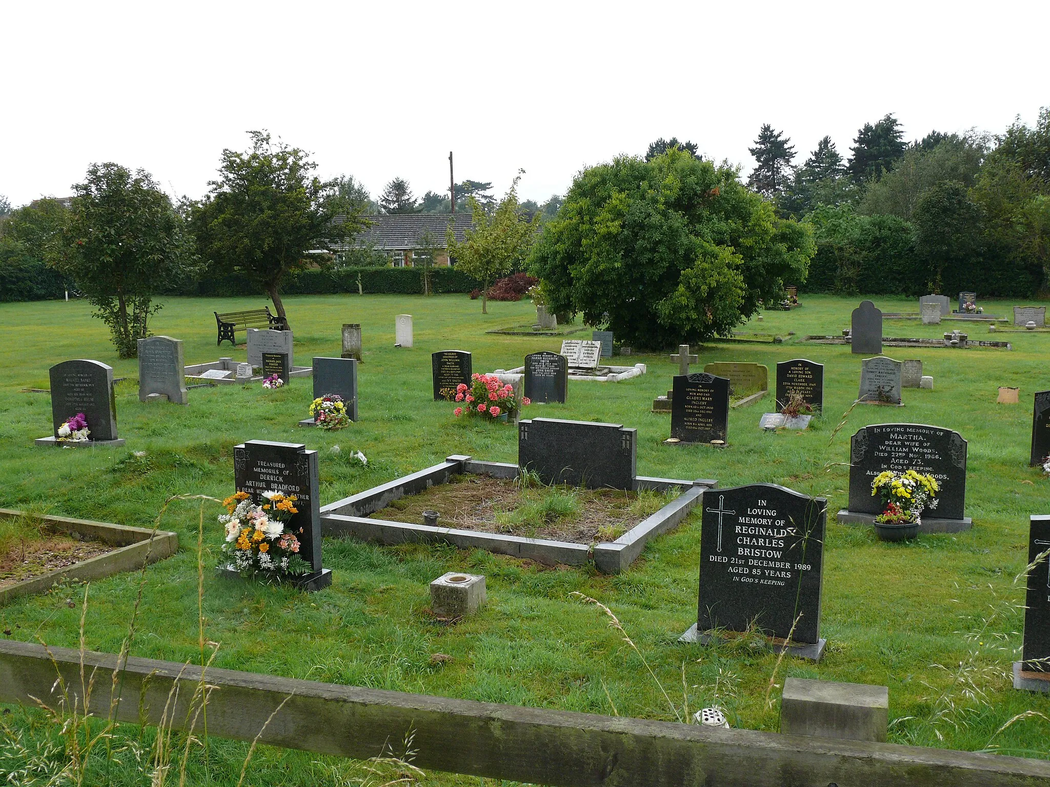 Photo showing: Barkston and Syston cemetery