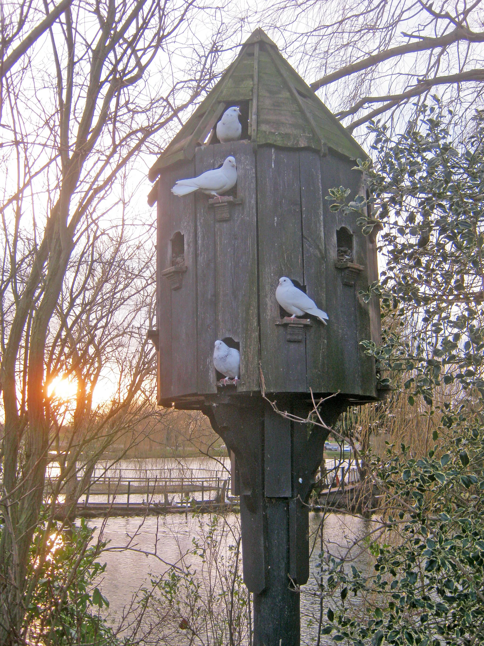 Photo showing: Dovecote at Whisby Garden Centre