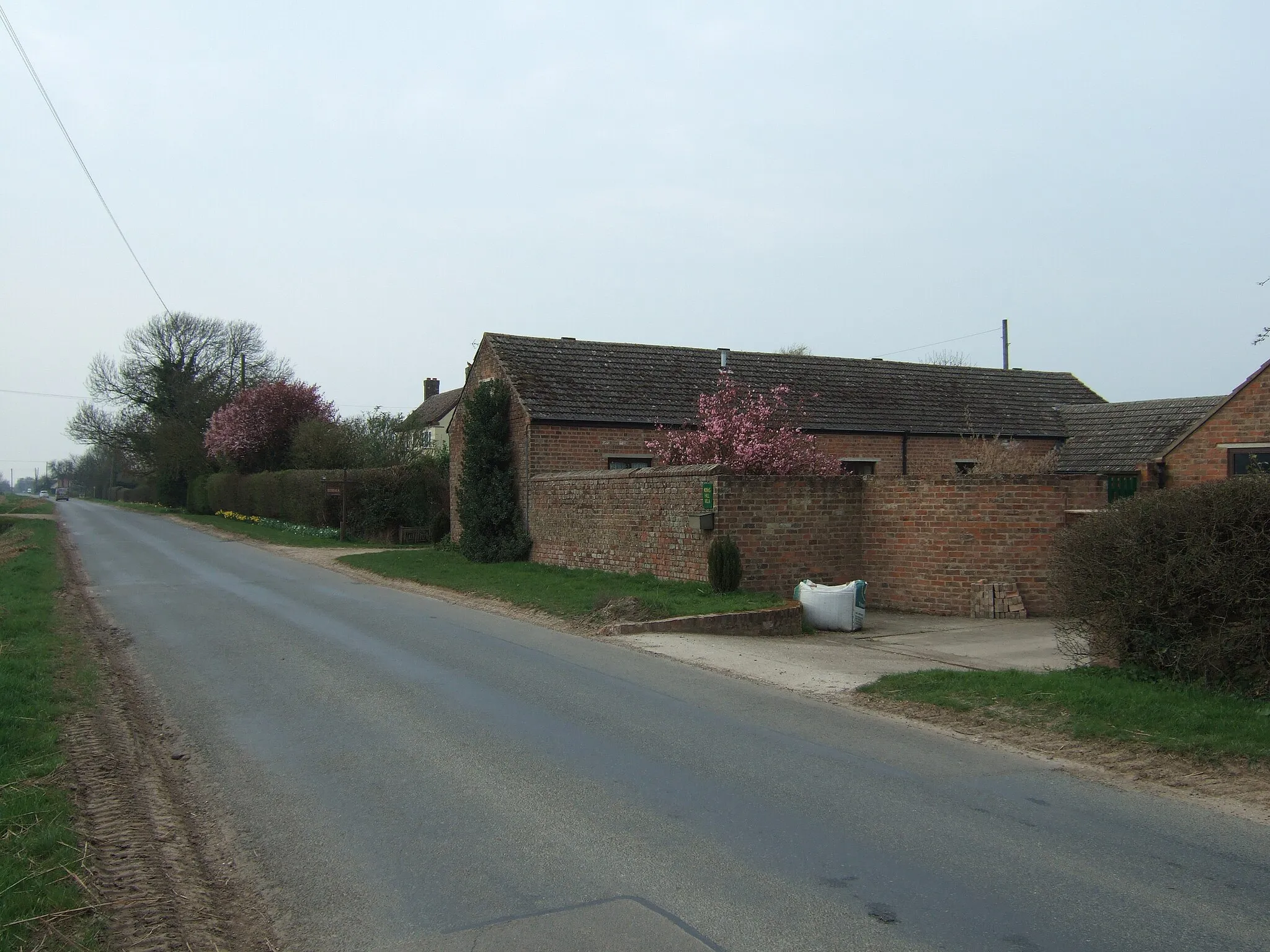 Photo showing: Converted farm buildings near Barrowby House, Northgate