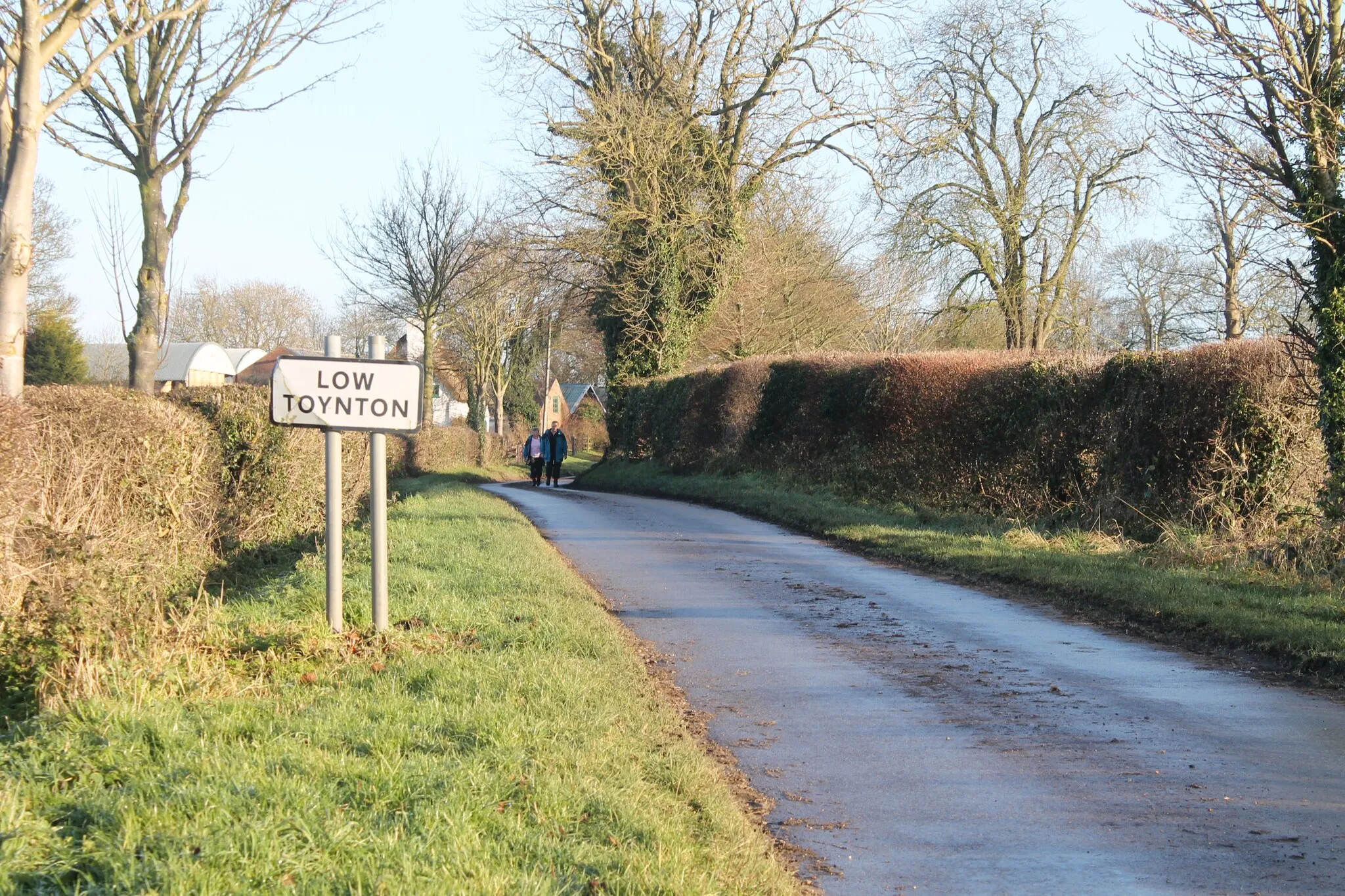 Photo showing: Entering Low Toynton