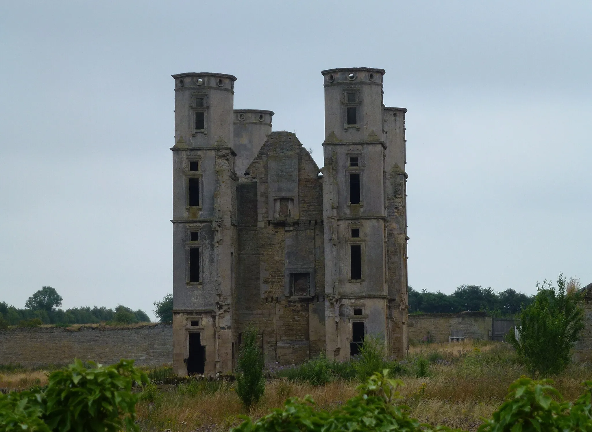 Photo showing: The ruins of Wothorpe House near Stamford