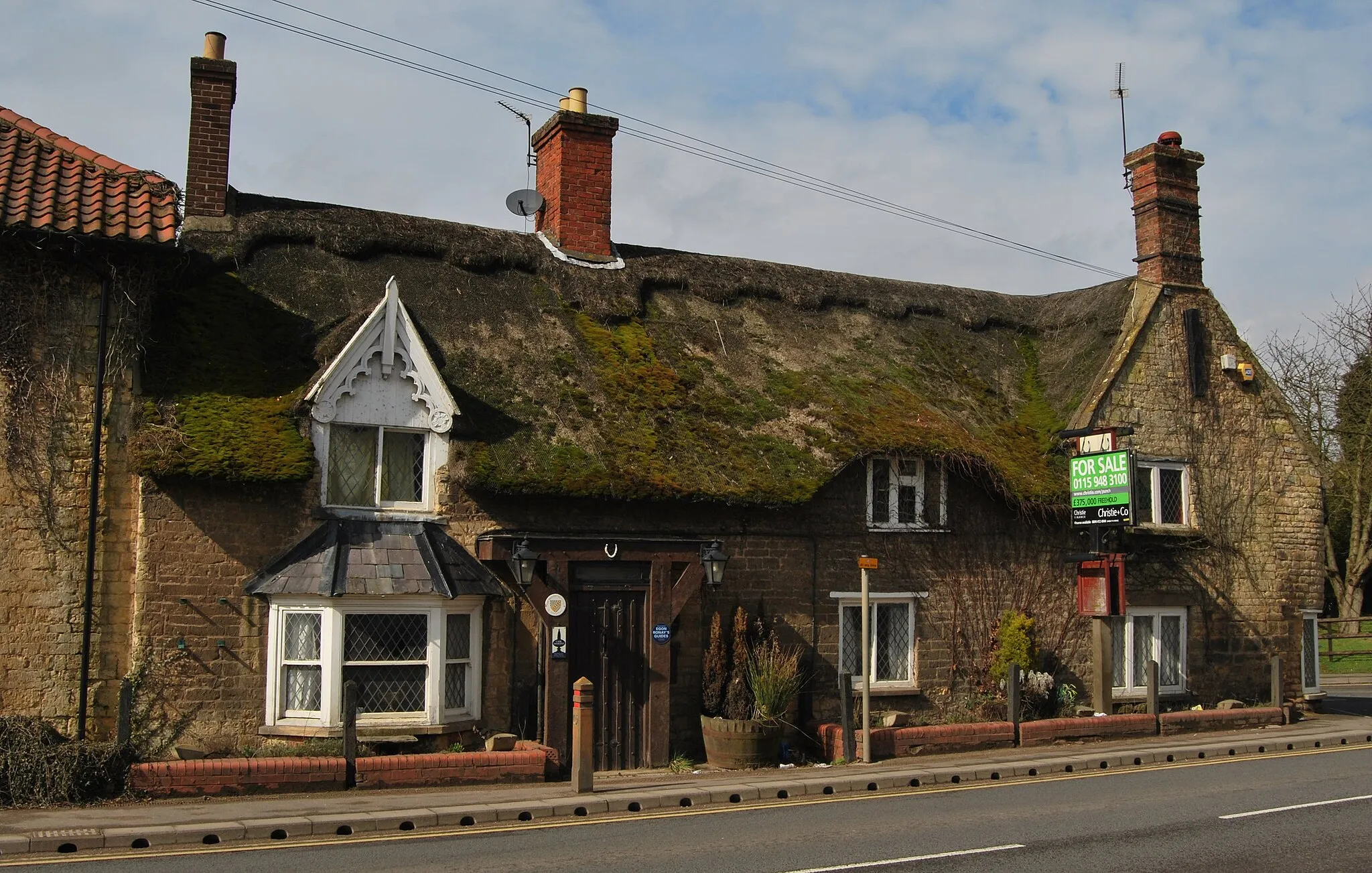 Photo showing: The Royal Horseshoes pub, Waltham on the Wolds, Vale of Belvoir, Leicestershire. Closed and for sale at time of photograph.