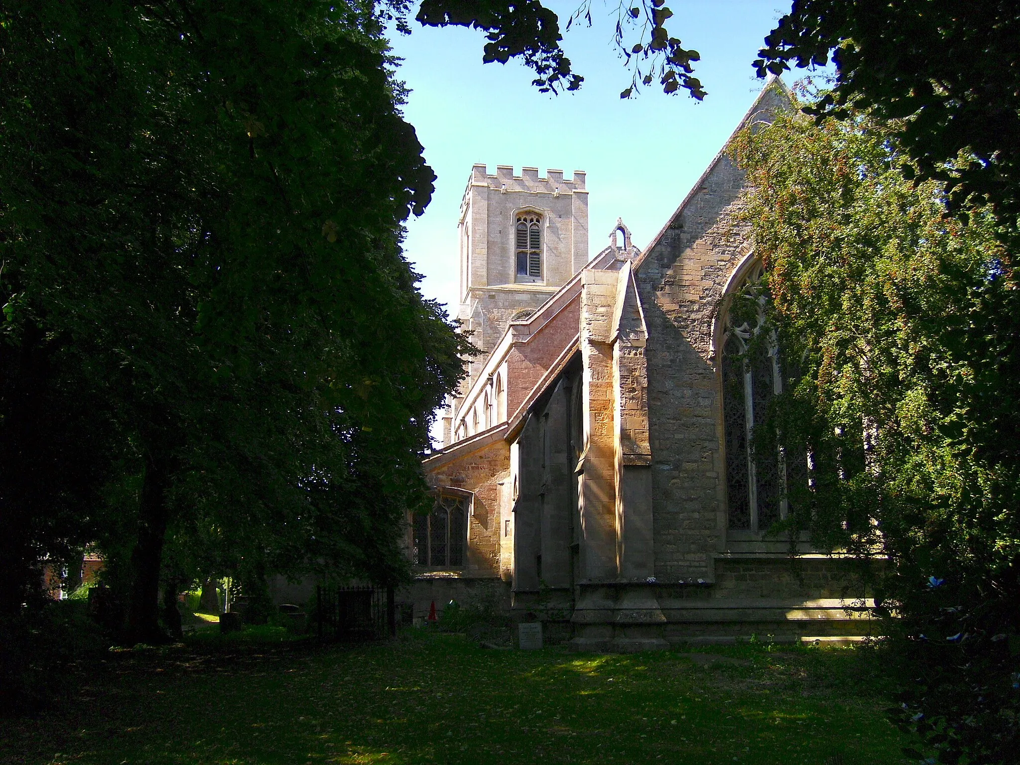 Photo showing: View of St Margaret's church, Sibsey, from churchyard to east.