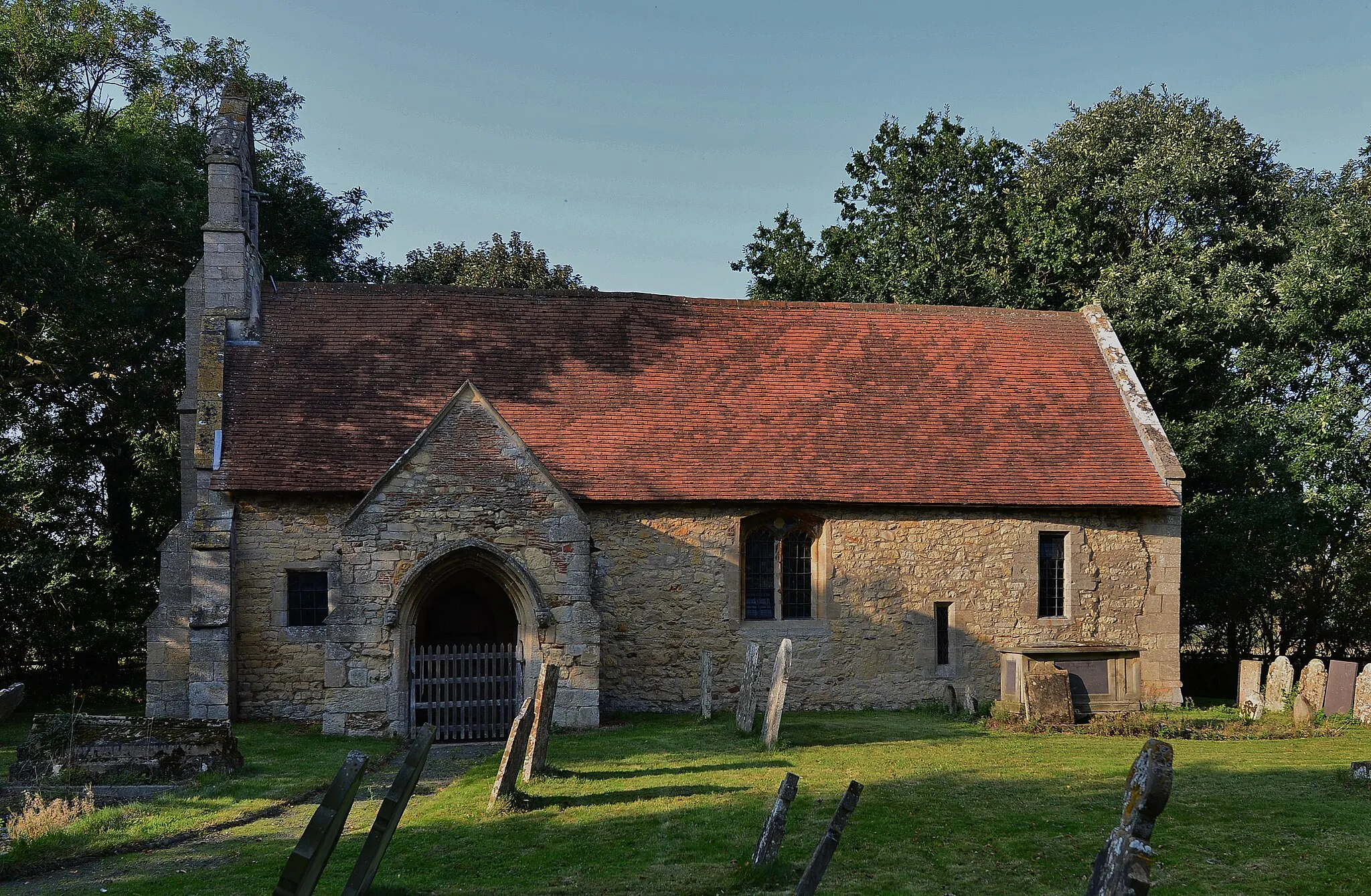 Photo showing: Stragglethorpe, St. Michael's Church: A Saxon/Norman farmyard church