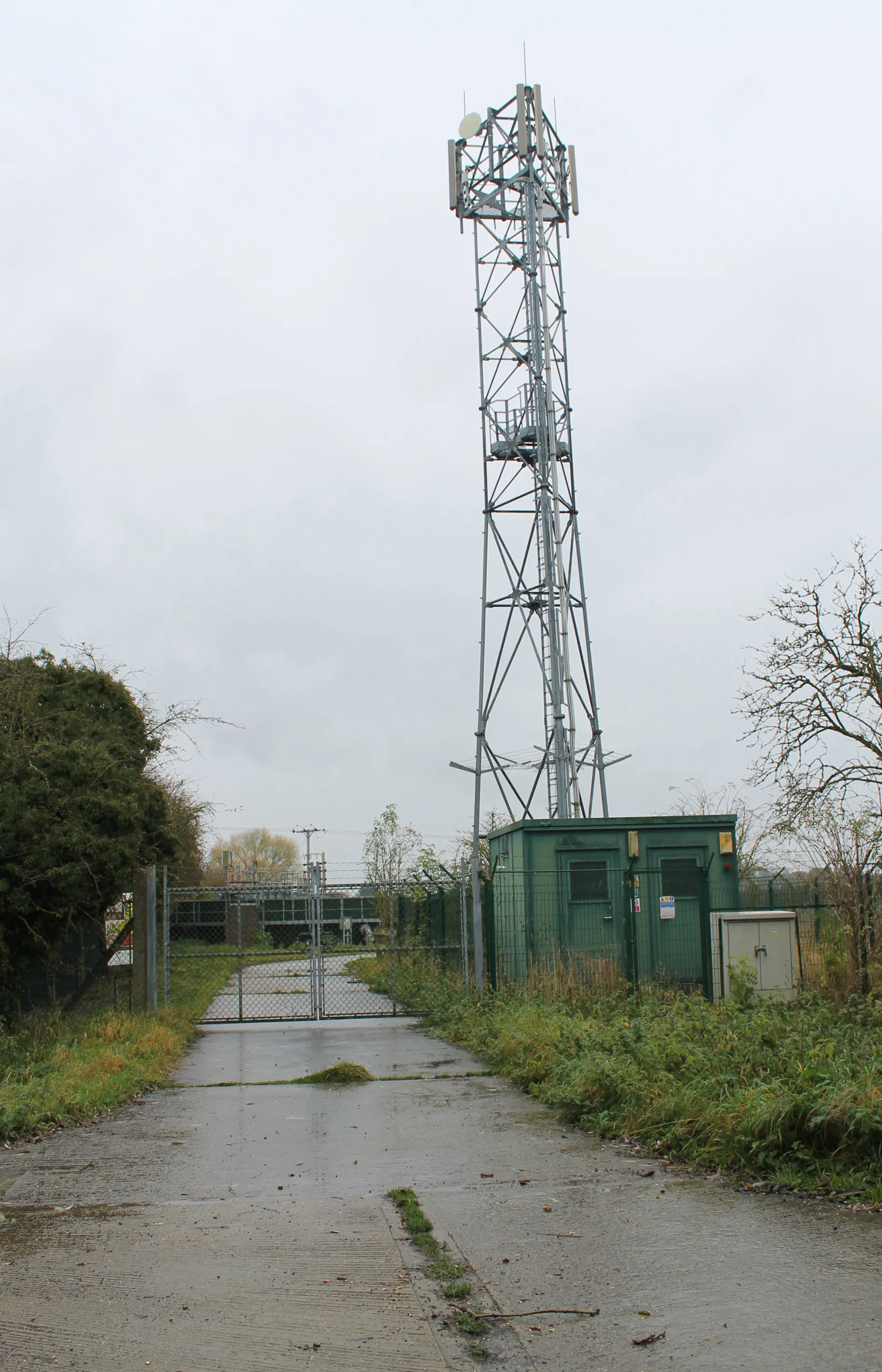 Photo showing: Communications mast at Ruskington Sewage Works