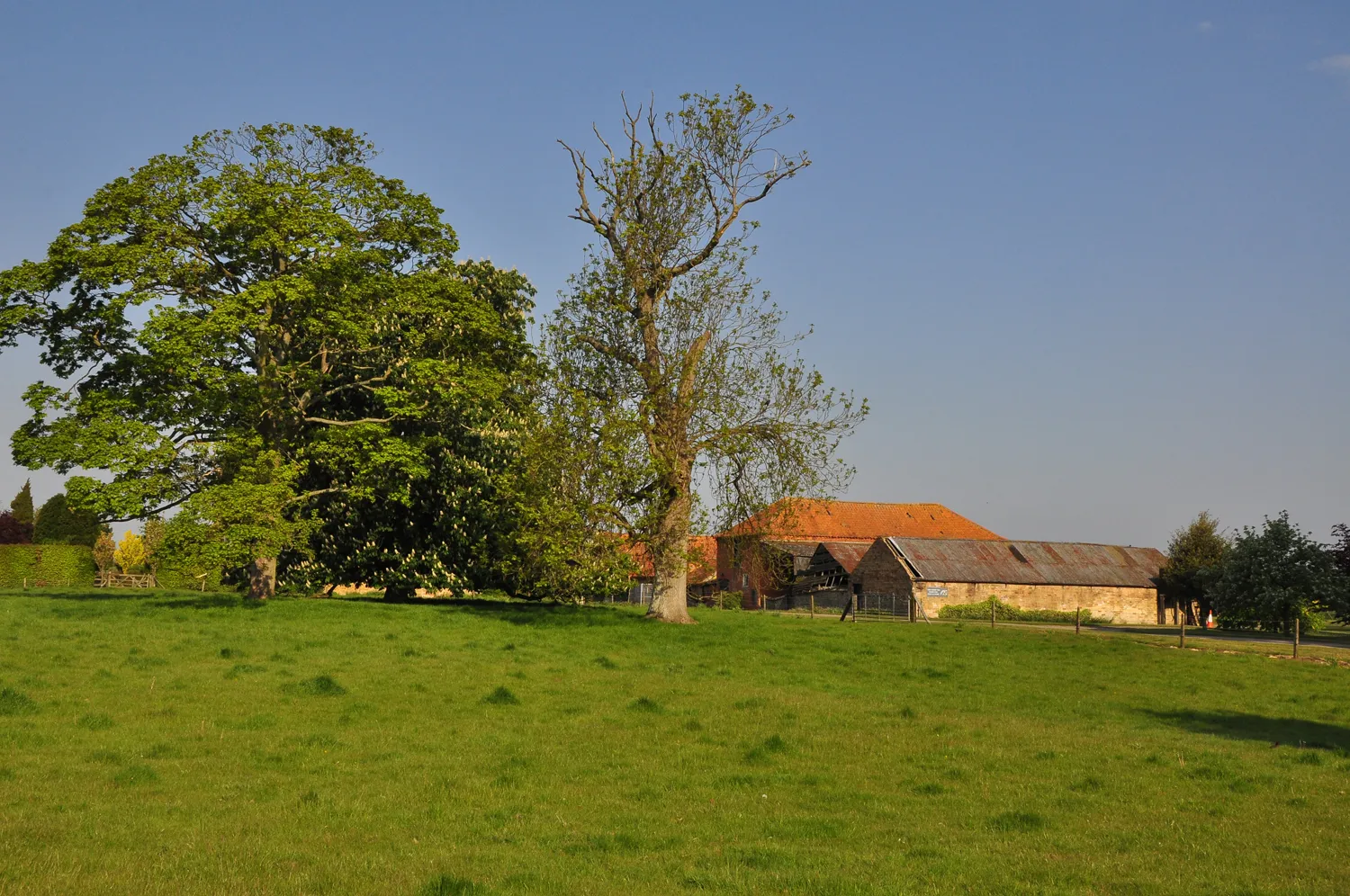 Photo showing: Barns at The Grange - Kirkby la Thorpe