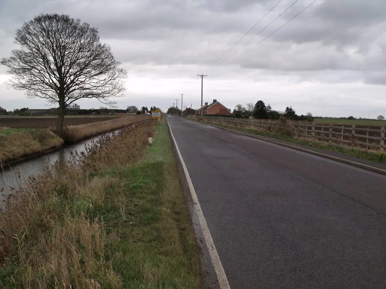 Photo showing: Approaching Eastville along Fodder Dike  Bank