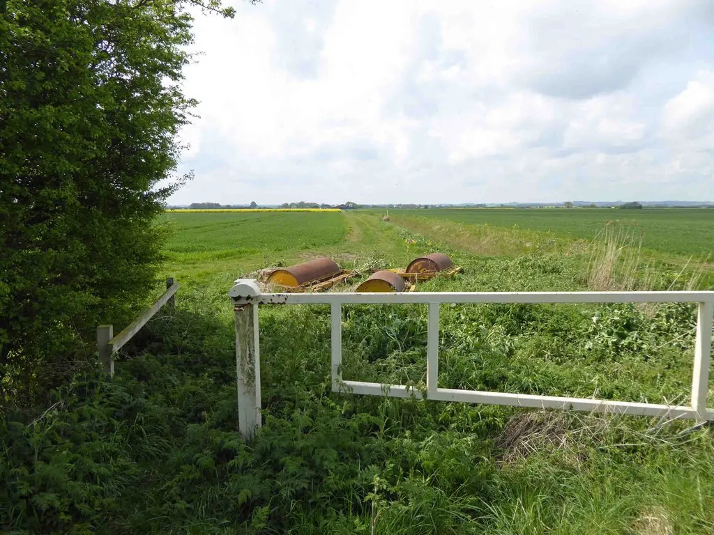 Photo showing: Bridleway over Conisholme Fen