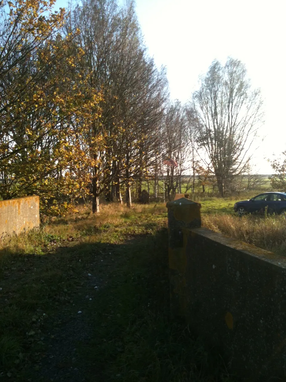 Photo showing: A simple memorial lies at the end of a grassy lane near Thorney Hill, England commemorating 18 Brave Airmen who perished when their C-141 transport crashed during a thunderstorm in August 1976 during descent to RAF Mildenhall in a thunderstorm. A team from the JAC took action to restore the memorial site and fly a new American Flag.