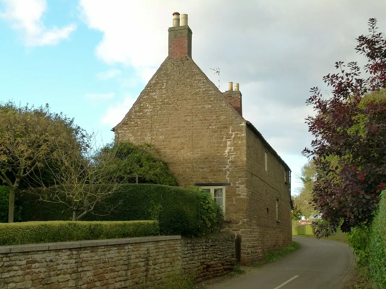 Photo showing: Hall Cottage, Woolsthorpe Lane