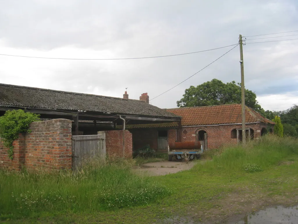 Photo showing: Buildings at Highland Farm