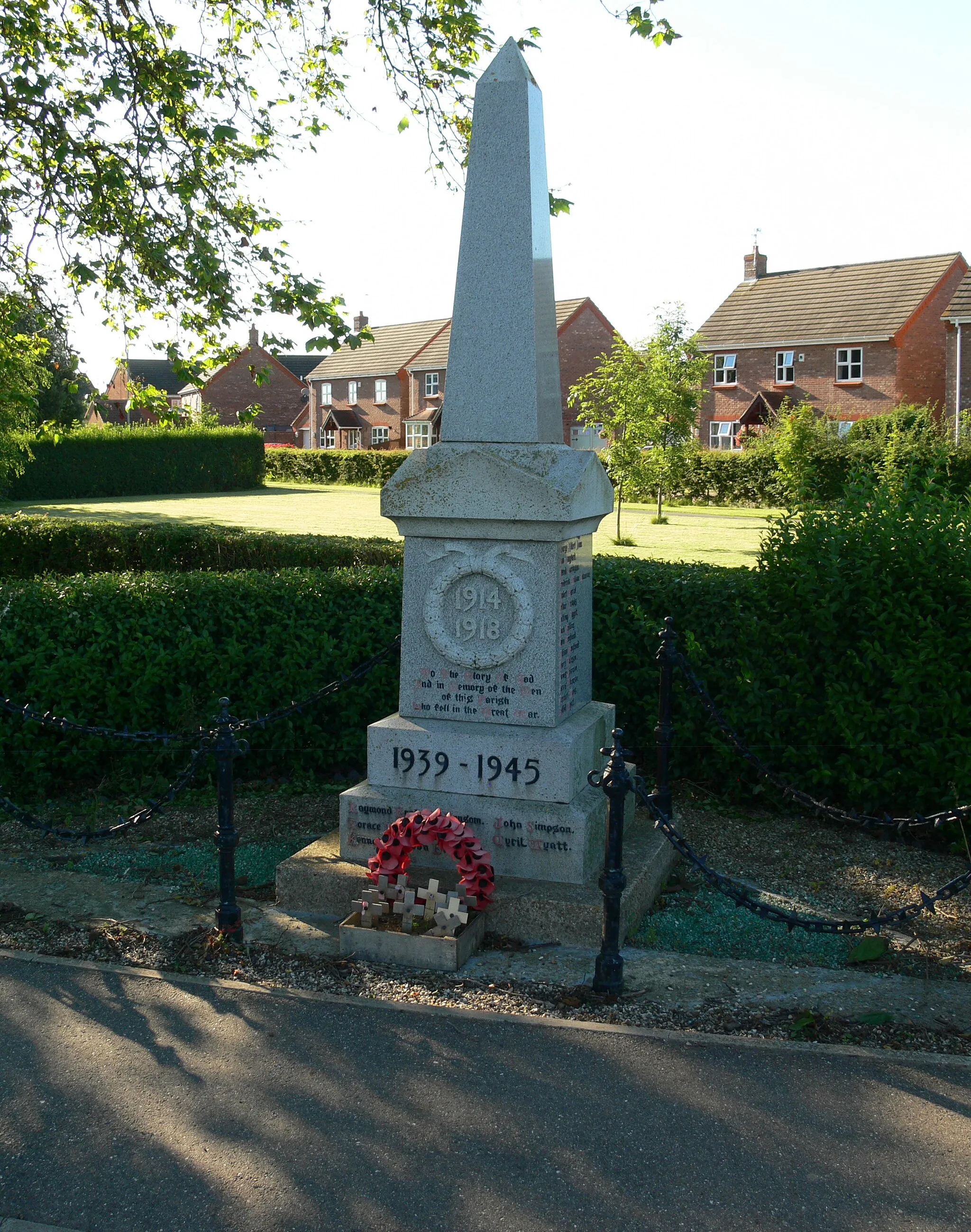 Photo showing: War memorial in Holbeach St Marks