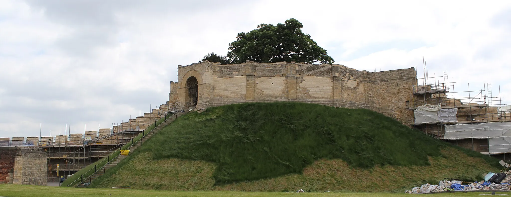 Photo showing: The 12th-century Lucy Tower at Lincoln Castle