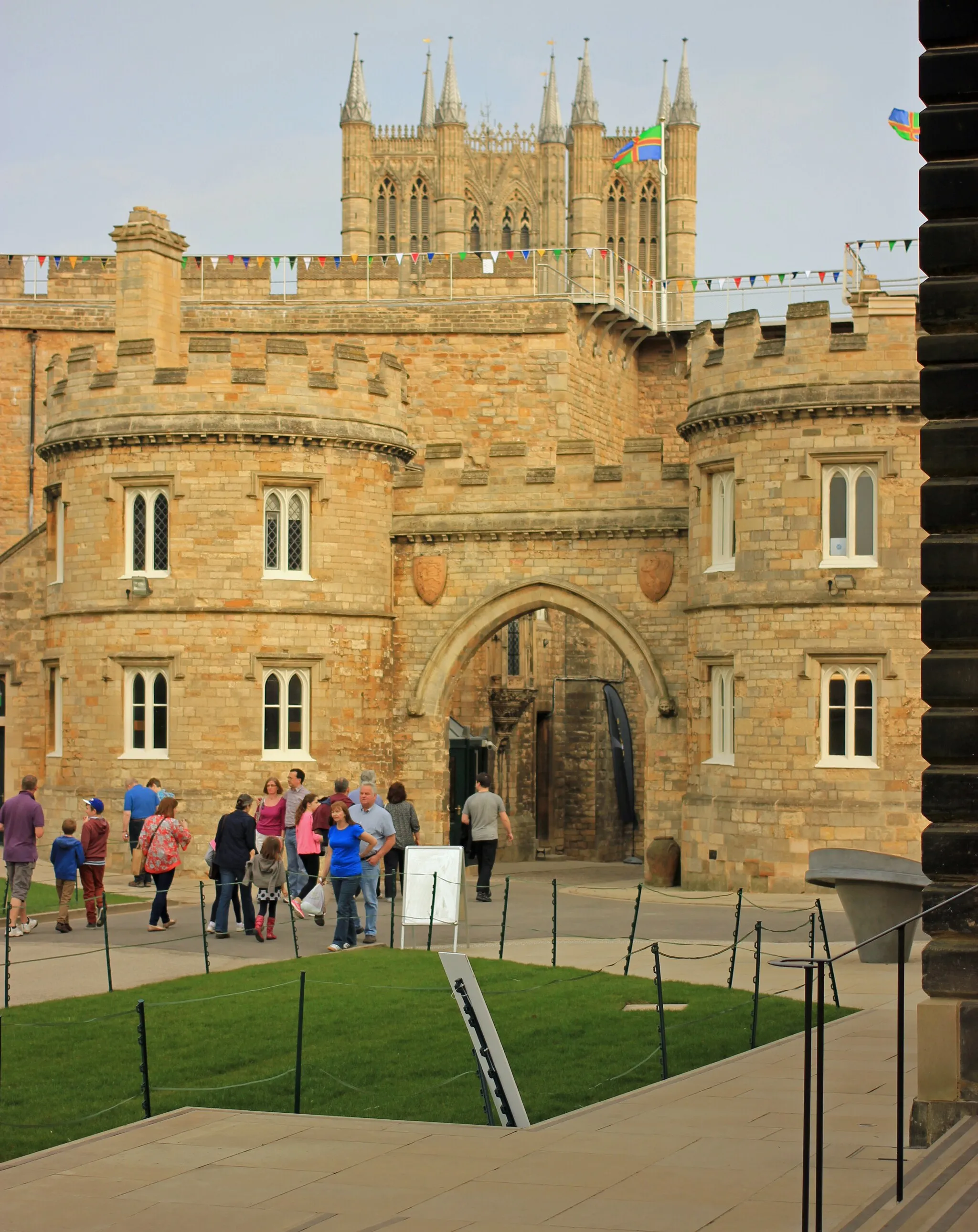 Photo showing: Castle entrance from the courtyard