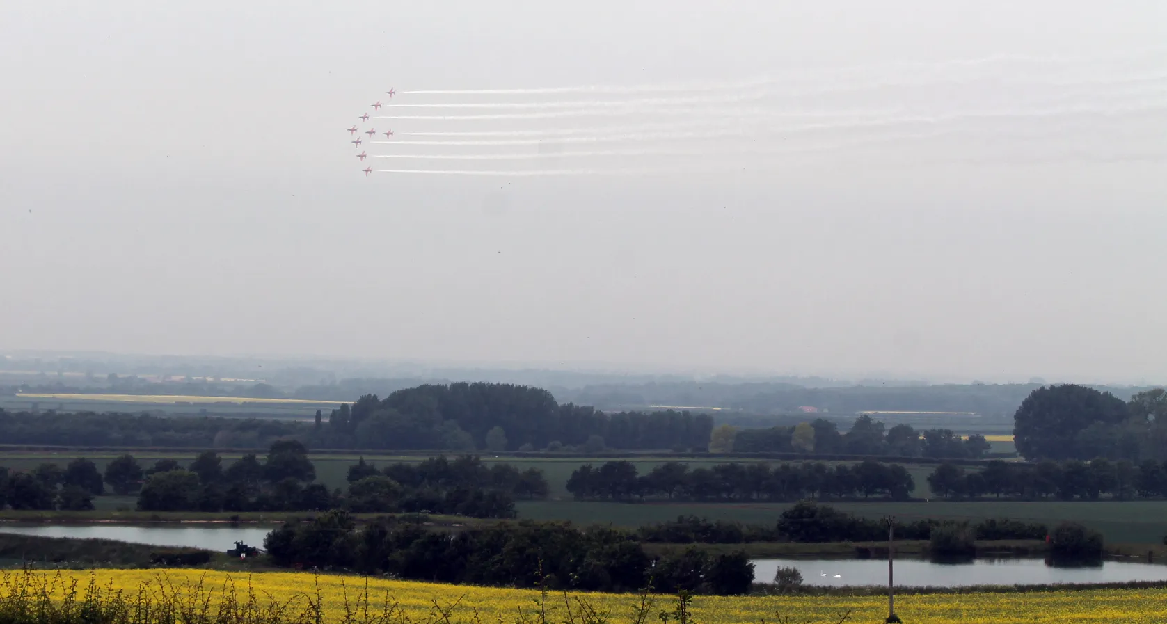 Photo showing: Red Arrows near Scampton