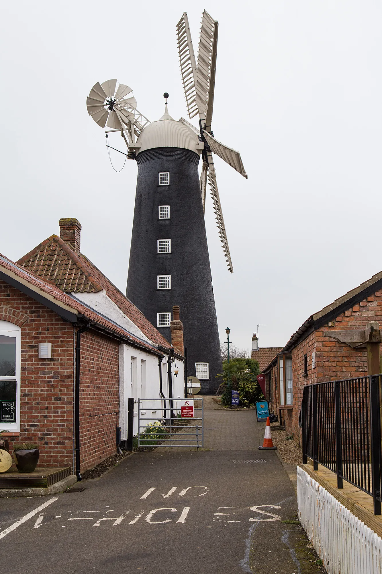 Photo showing: Waltham Windmill