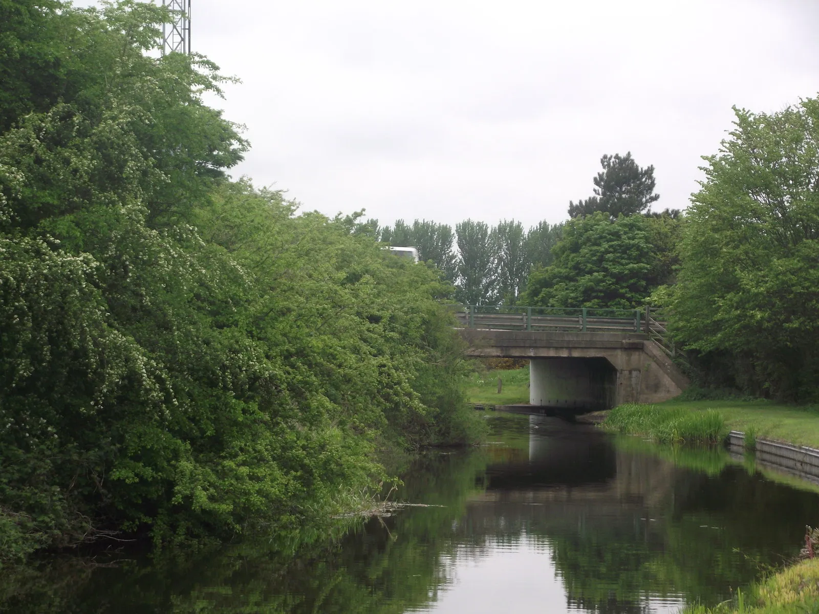 Photo showing: A1 crosses the Chesterfield Canal