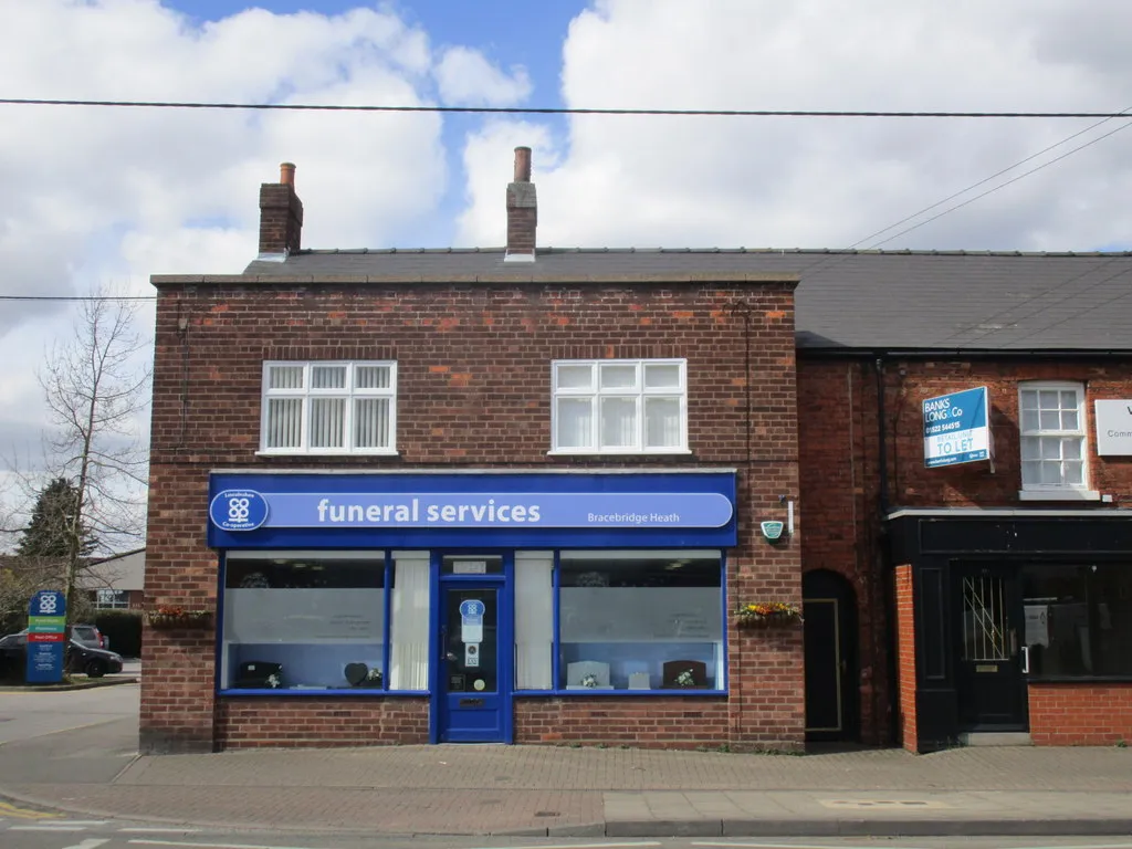 Photo showing: Co-op Funeral Services, Bracebridge Heath