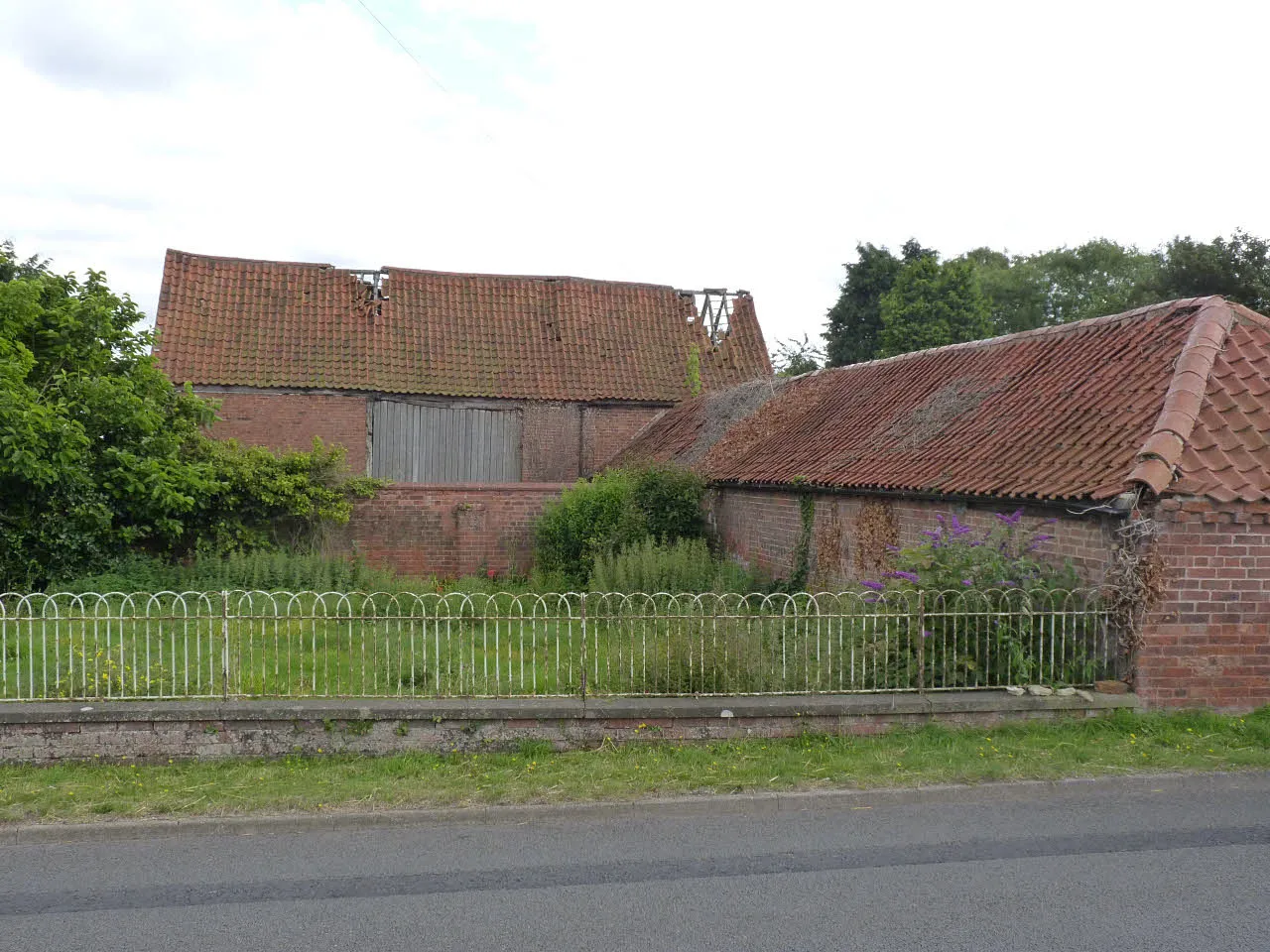 Photo showing: Barn and stables at Ragnall