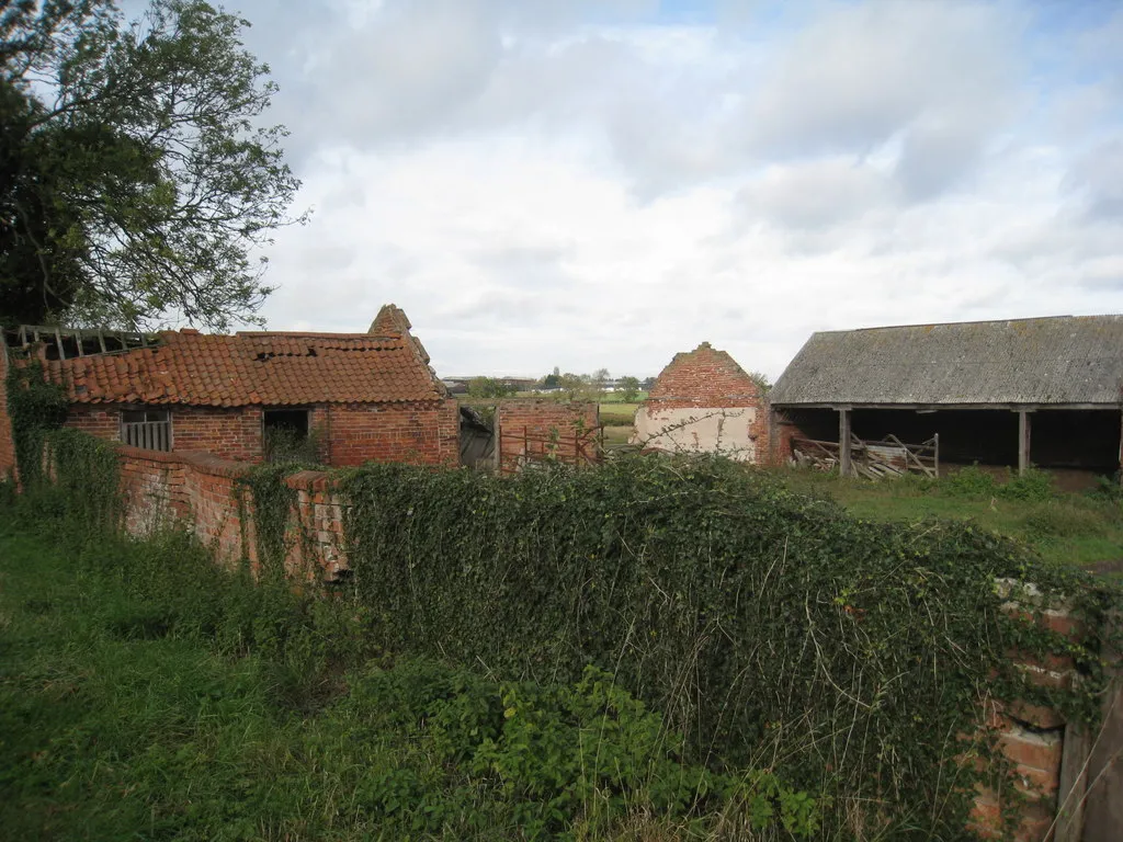 Photo showing: Derelict farm at Stokeham