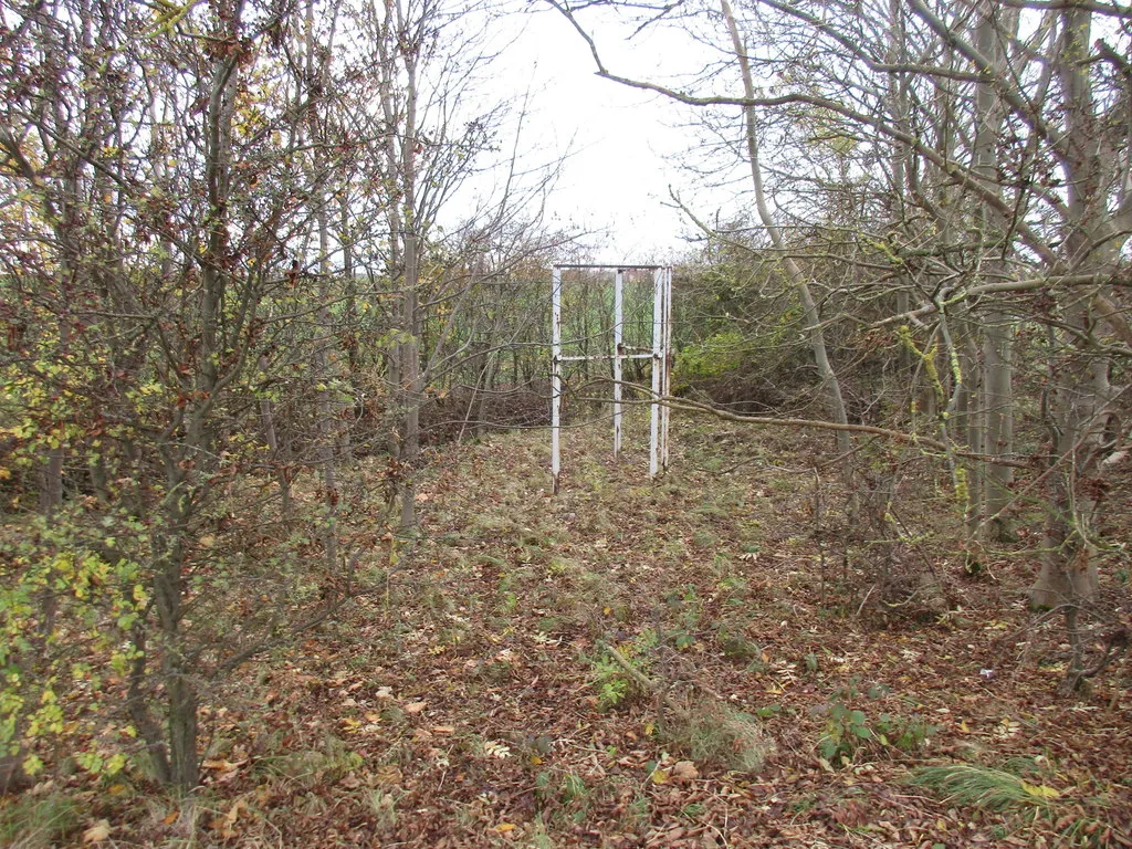 Photo showing: Abandoned hoarding by the A15