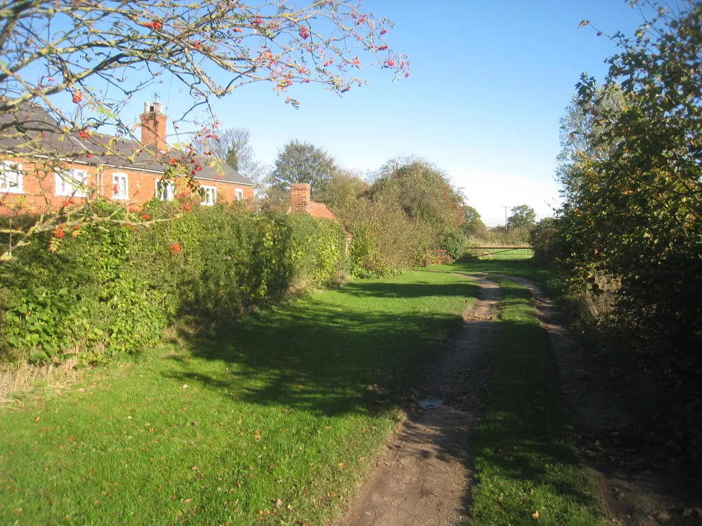 Photo showing: The beginning of the footpath to Skellingthorpe