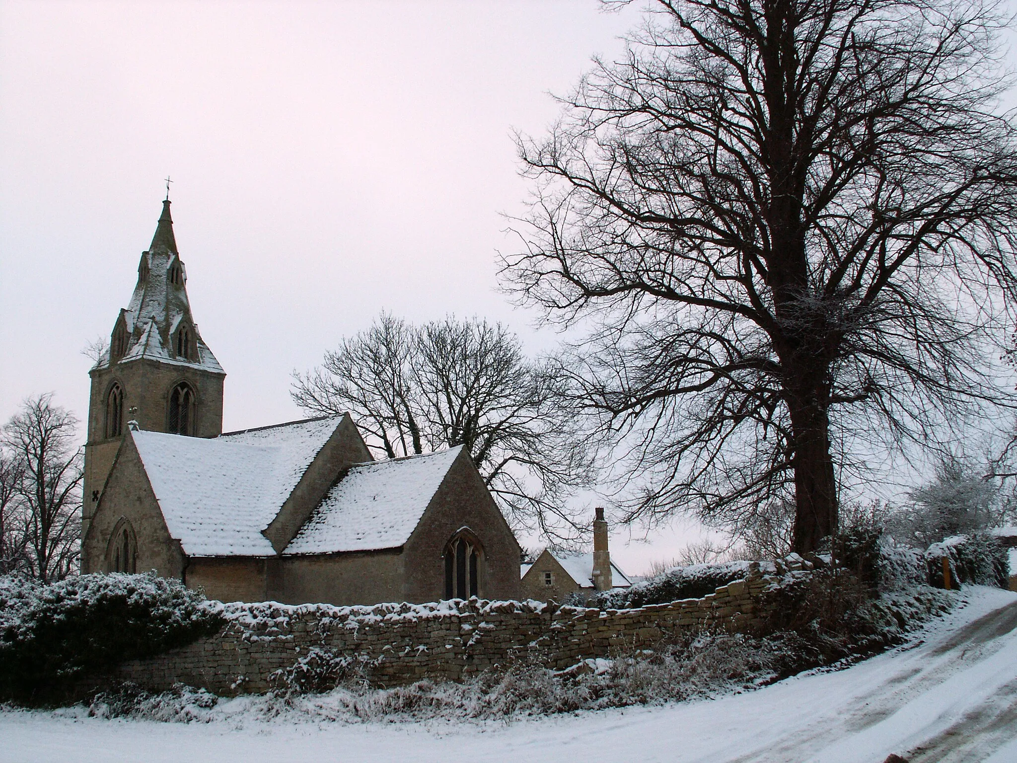 Photo showing: St Peter's parish church, Creeton, Lincolnshire, England, seen from the southeast in snow