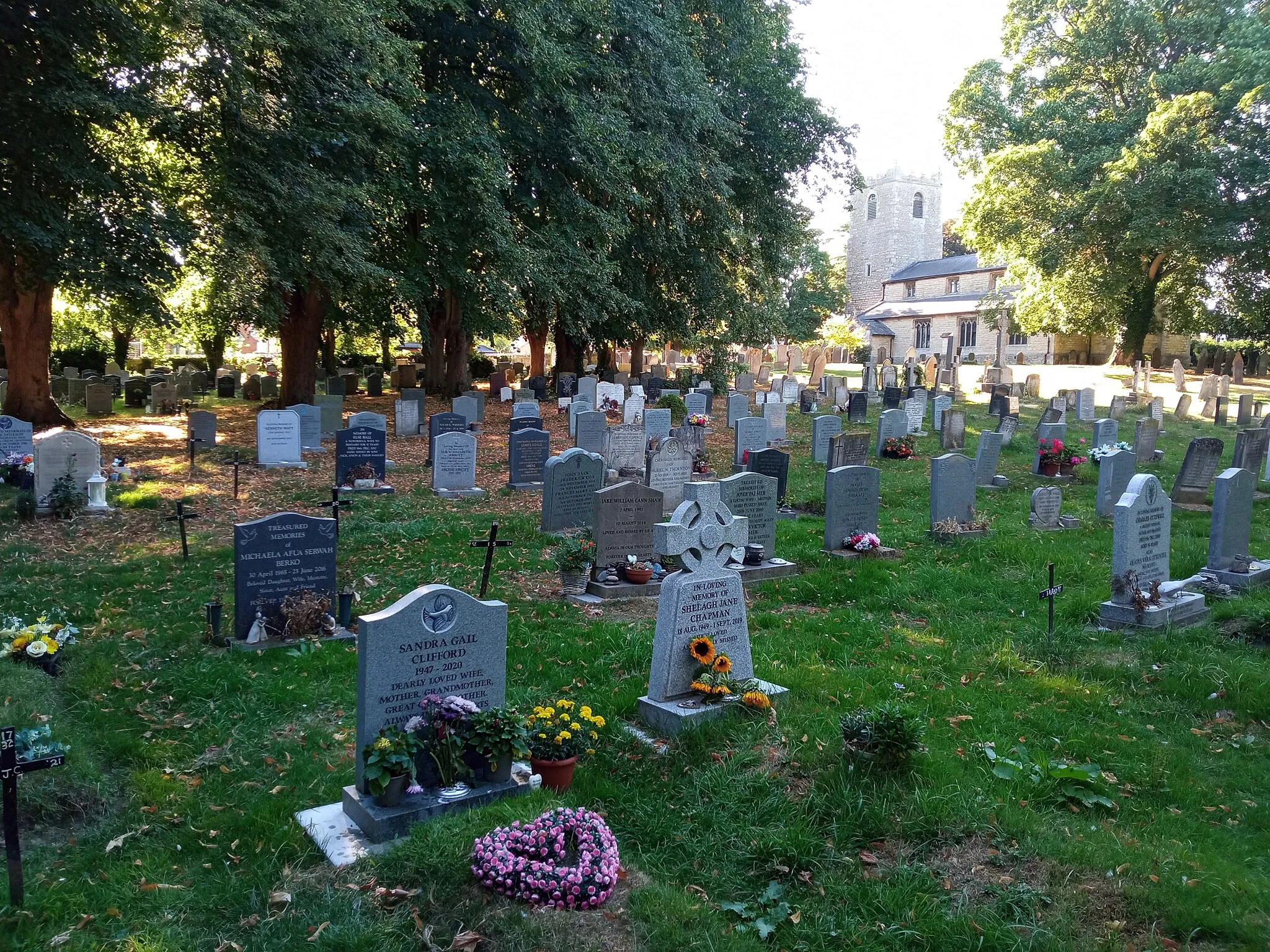 Photo showing: Cemetery in Saint Mary's church in Welton