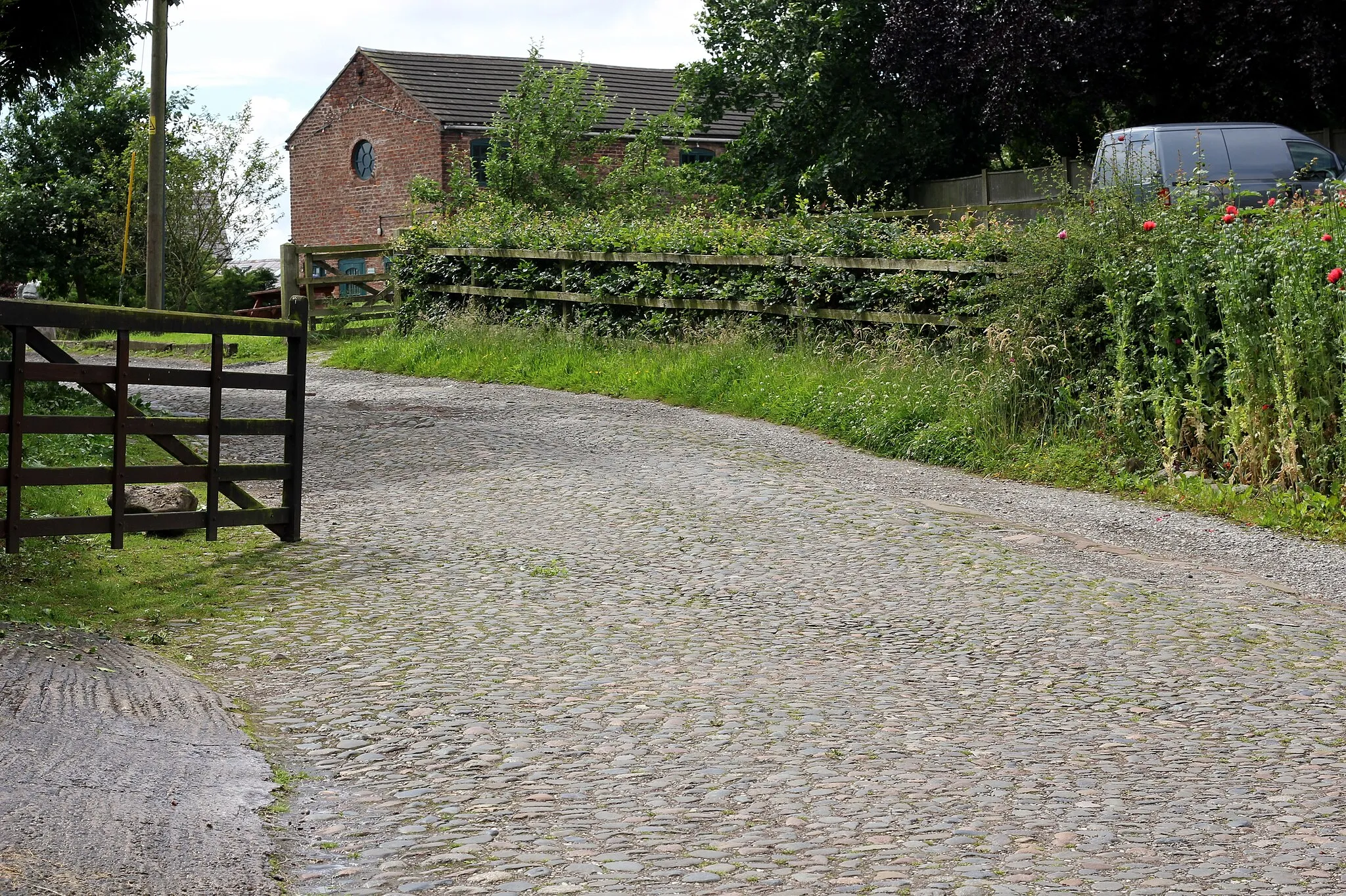 Photo showing: Farm Entrance, Wervin