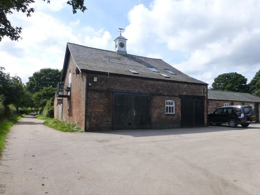 Photo showing: Stylish barn on Hall Lane