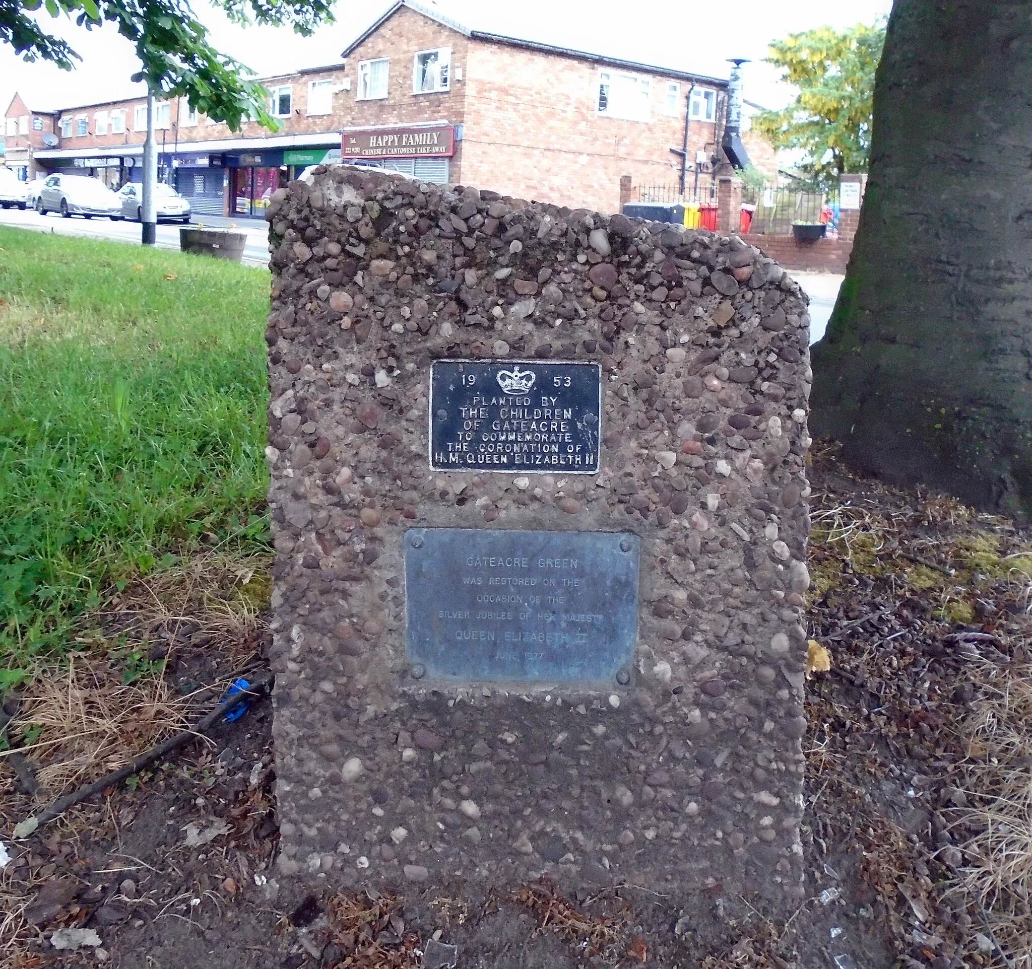 Photo showing: Plaques at Gateacre Green commemorating the coronation of Queen Elizabeth II in 1953, and the jubilee of 1977.
