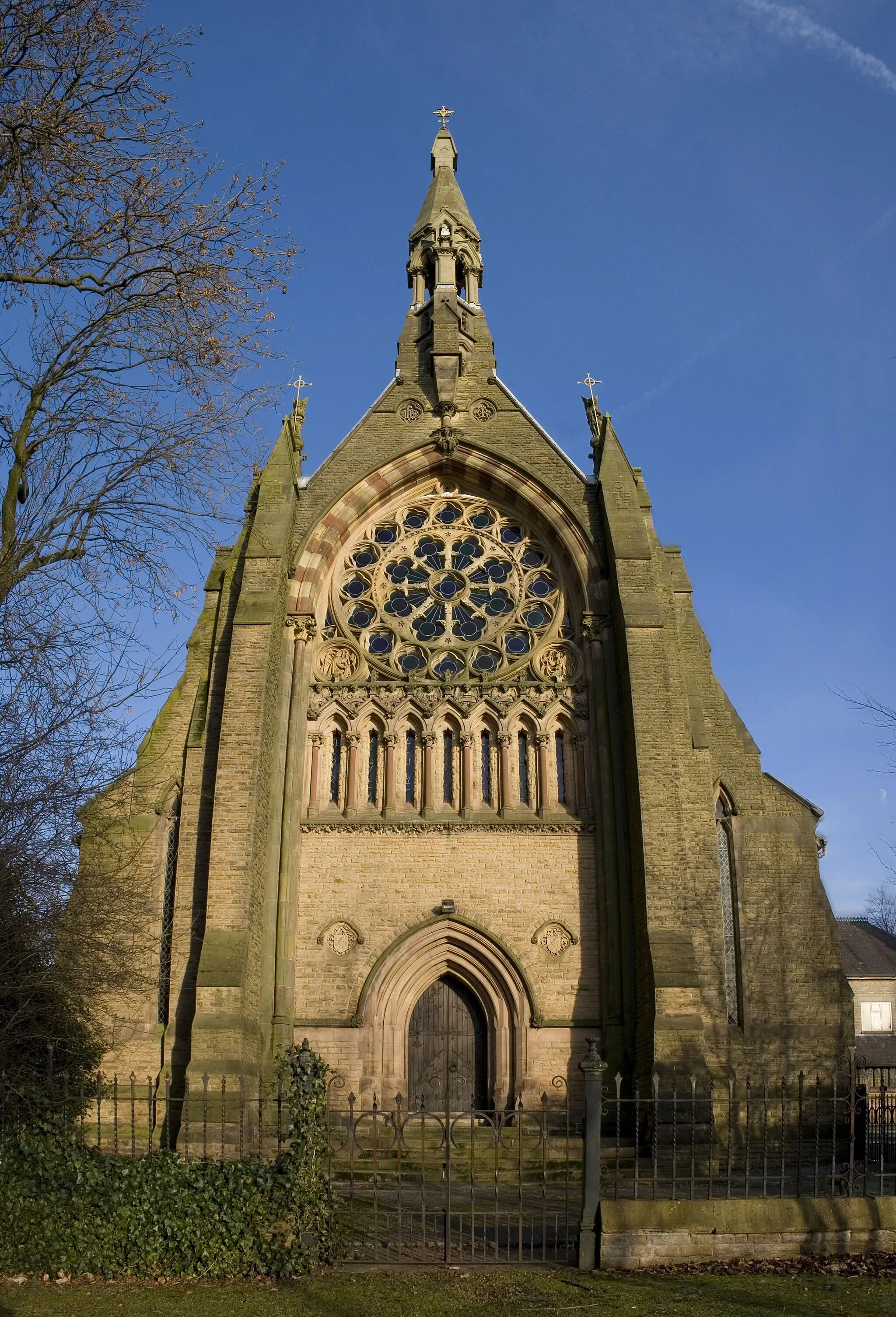 Photo showing: West front of the Roman Catholic church of All Saints, Trafford, Greater Manchester