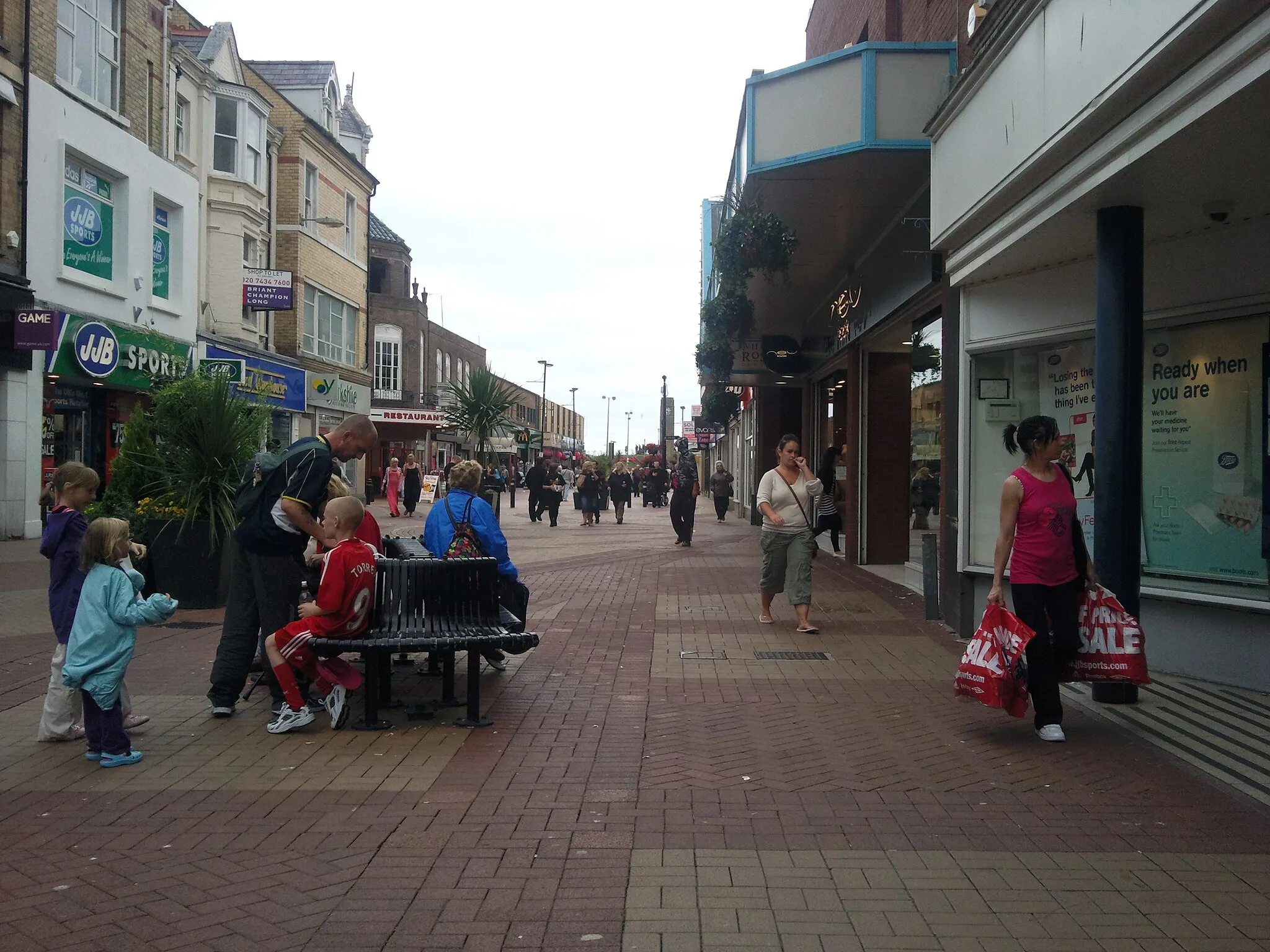 Photo showing: Rhyl Town Centre