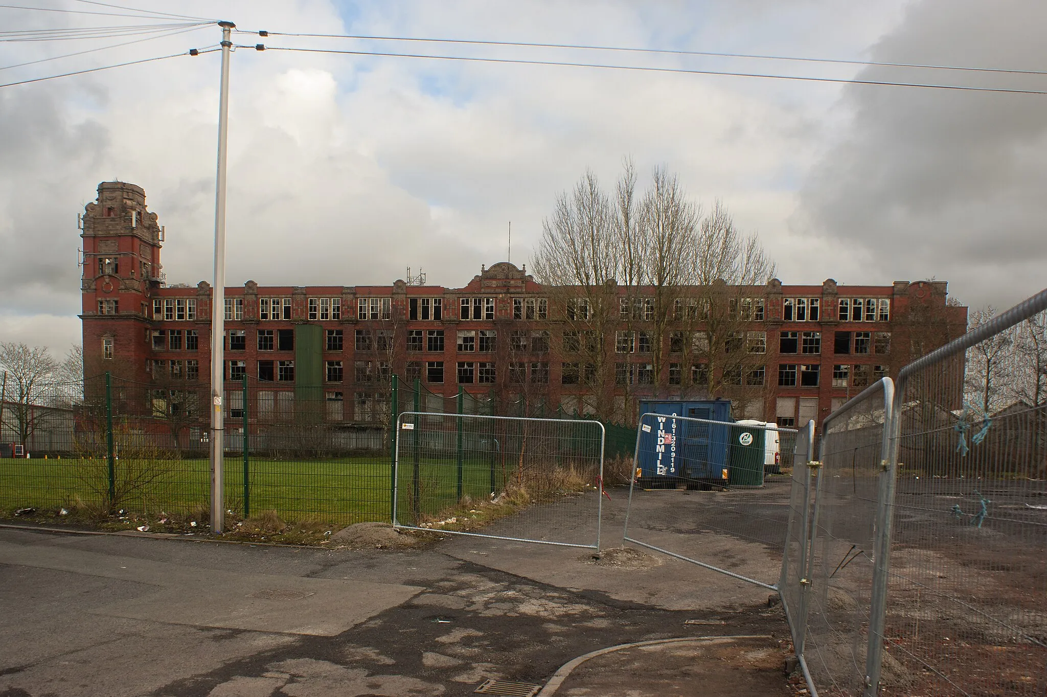 Photo showing: A derelict Mill at Bamber Bridge