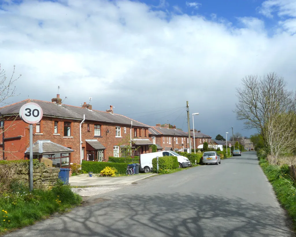 Photo showing: Houses on Farley Lane, Roby Mill