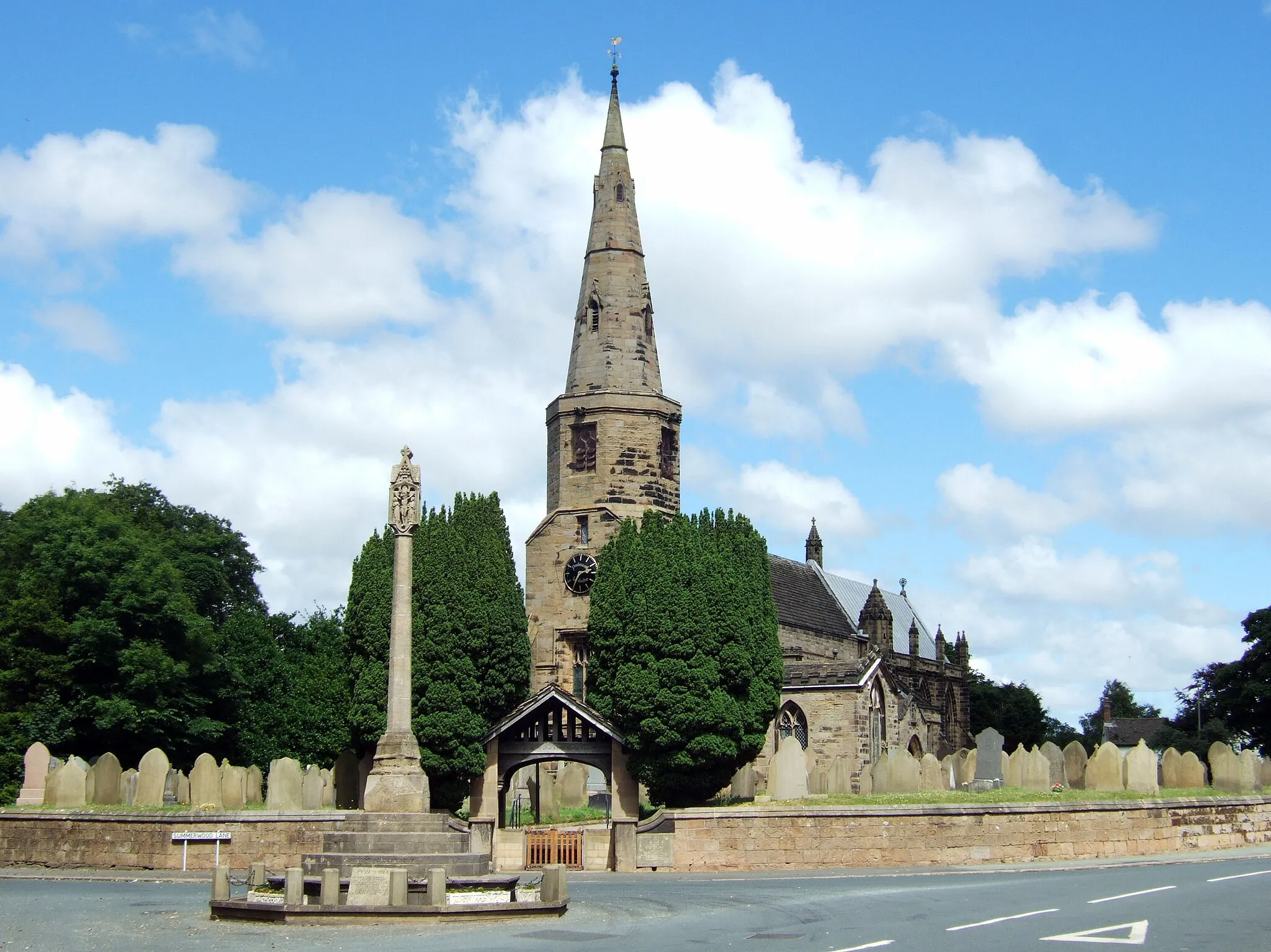 Photo showing: St Cuthbert's Church, Halsall, Lancashire and war memorial, seen from the southwest