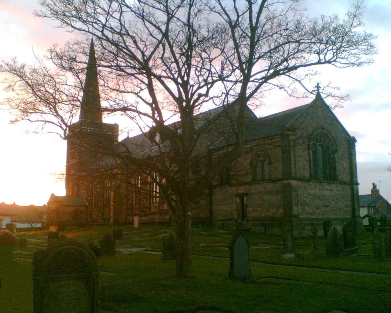 Photo showing: Saint Cuthbert's Church from the Grave Yard