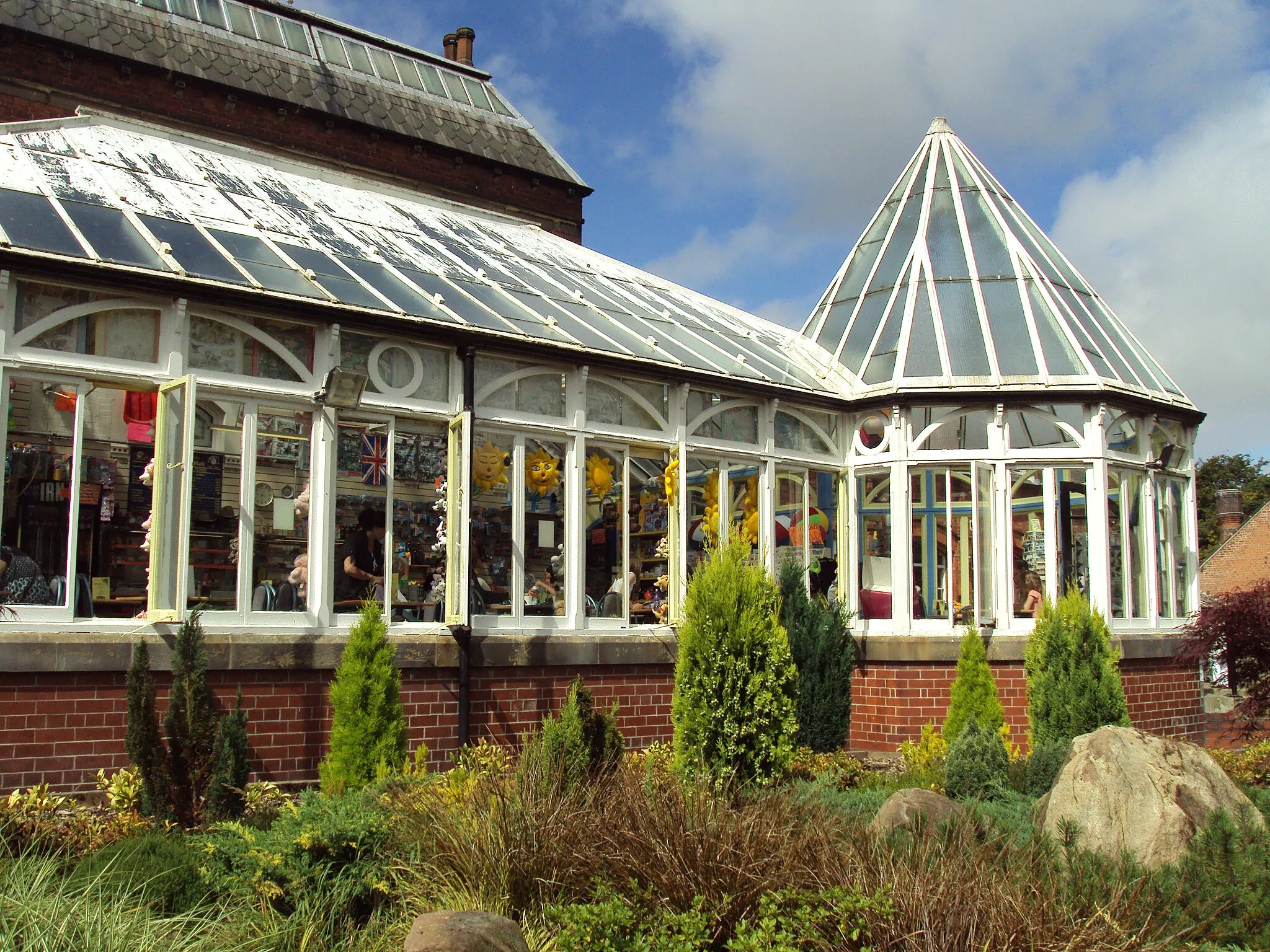 Photo showing: Cafe at the Botanic Gardens, Churchtown, Southport, Merseyside, England.