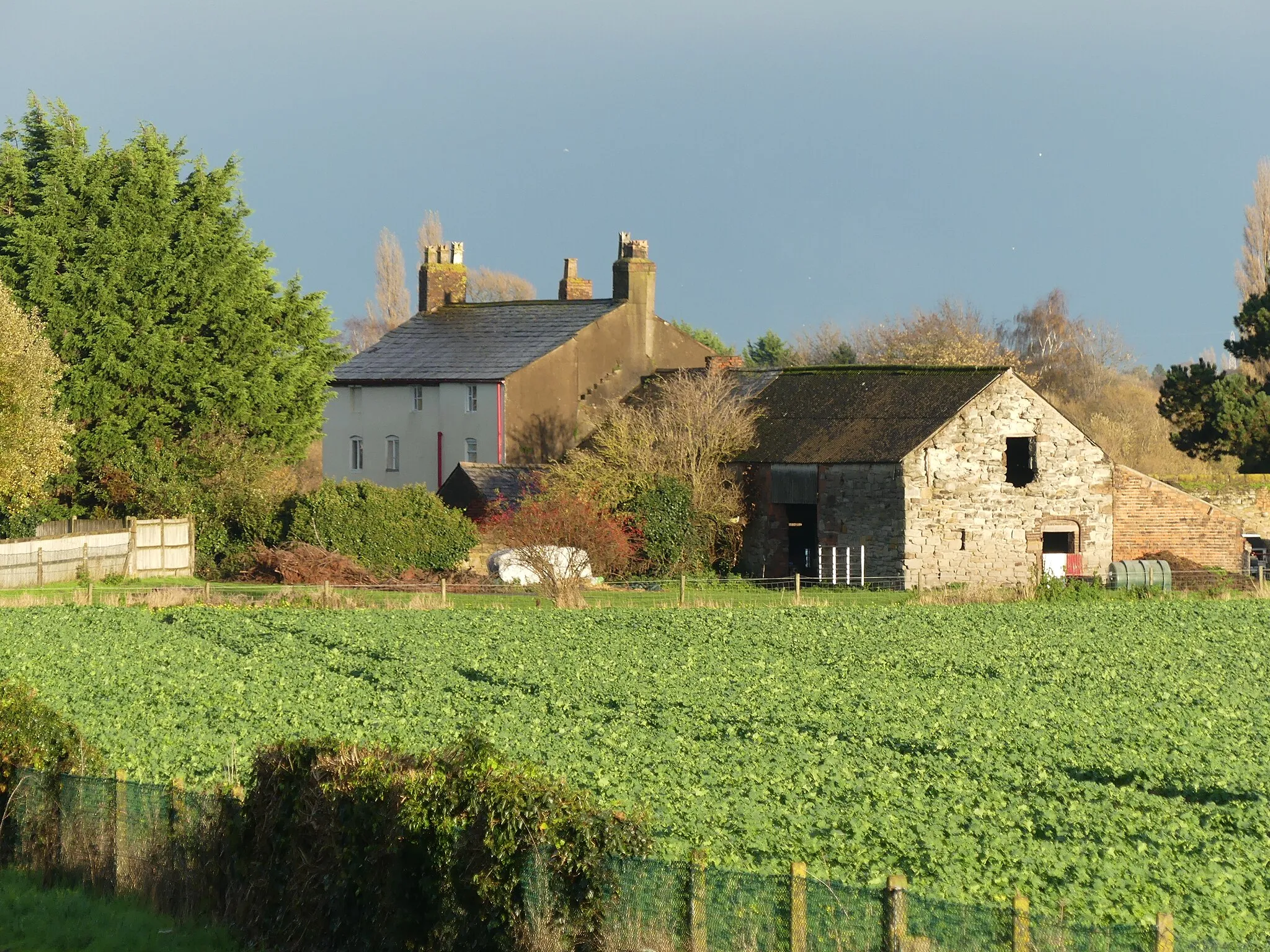 Photo showing: Grade II listed farmhouse in the community Sealand, Flintshire, Wales, near the River Dee. Listed as "Ferry bank Farm". Wikidata has entry Ferry Bank Farm (Q29506902) with data related to this item.