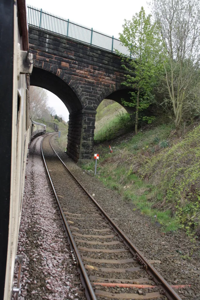 Photo showing: Charter train heads towards Eccleston Park station