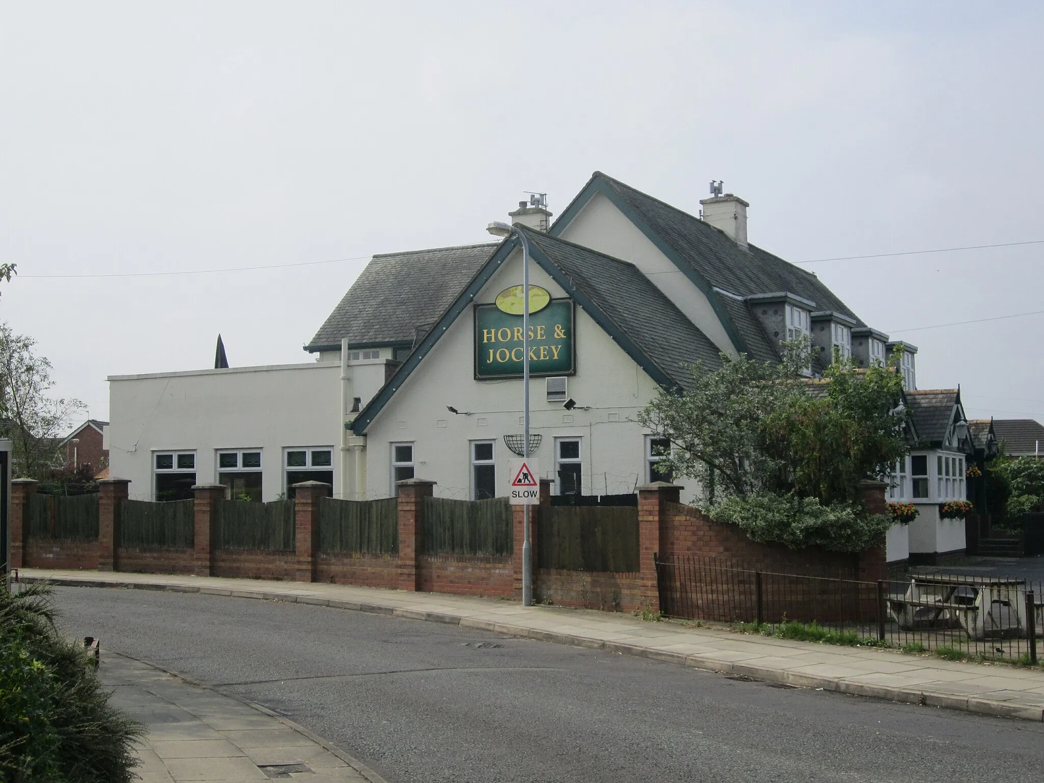 Photo showing: Horse & Jockey pub, Waddicar (within Melling), Merseyside, England.