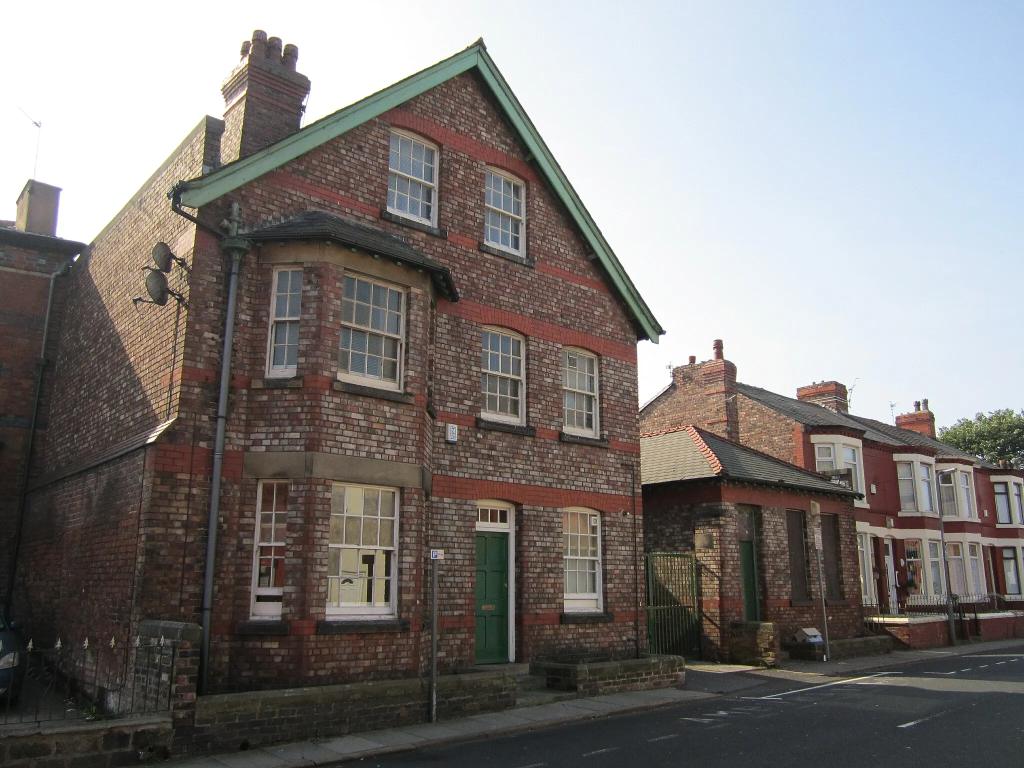 Photo showing: Building on Walton Village, Liverpool L4.