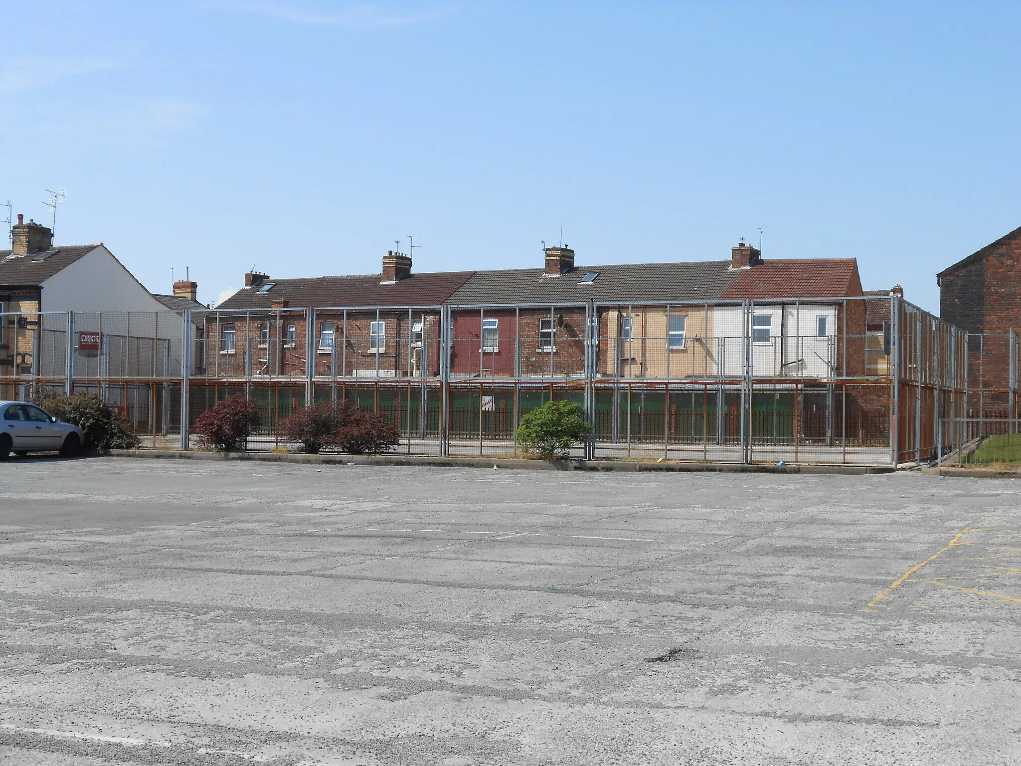 Photo showing: Car park & basketball court, Rappart Road, Egremont, Wallasey, Wirral, Merseyside, England.