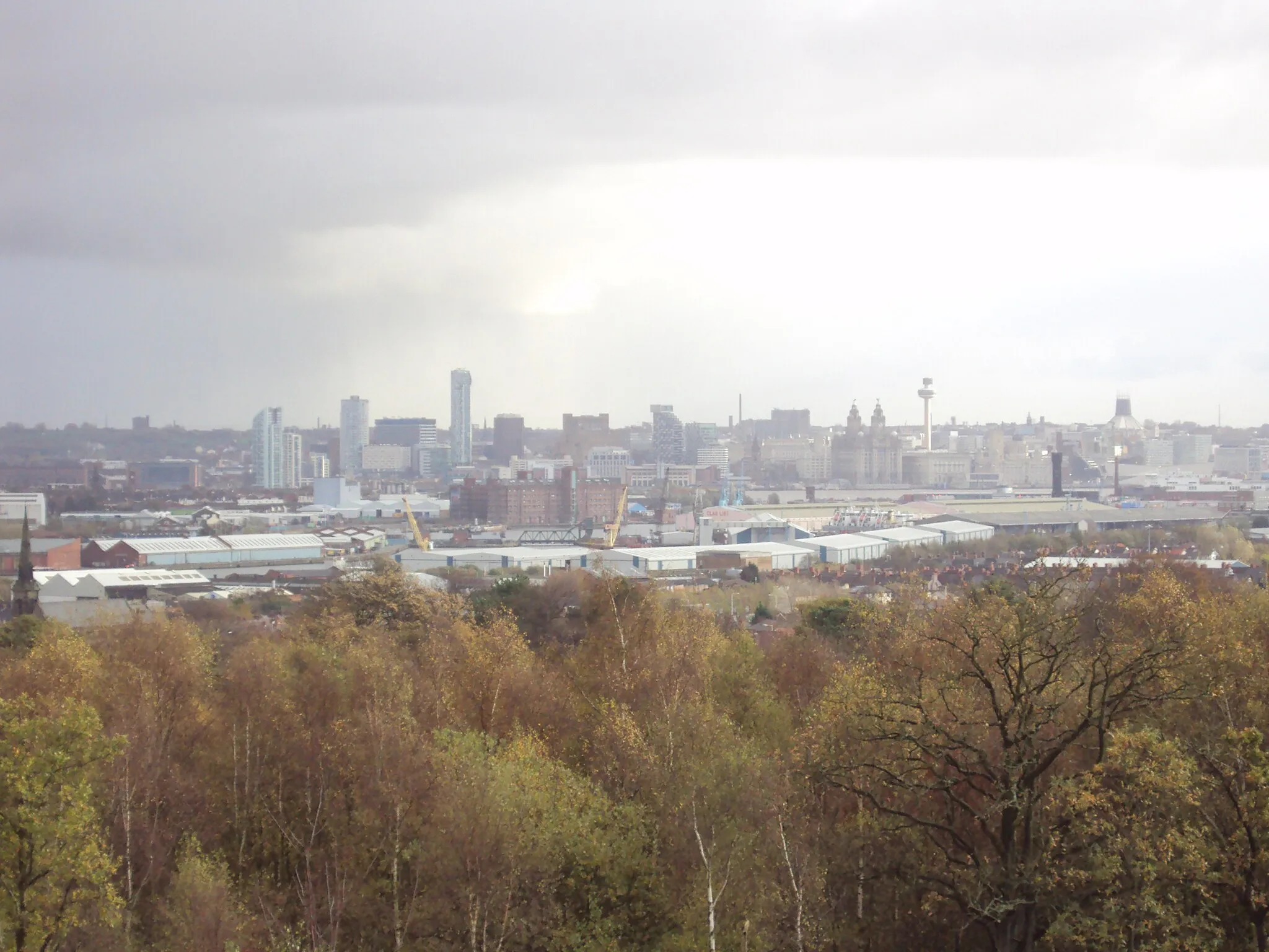 Photo showing: Looking towards Liverpool from Bidston Hill, Birkenhead, Wirral, Merseyside, England.