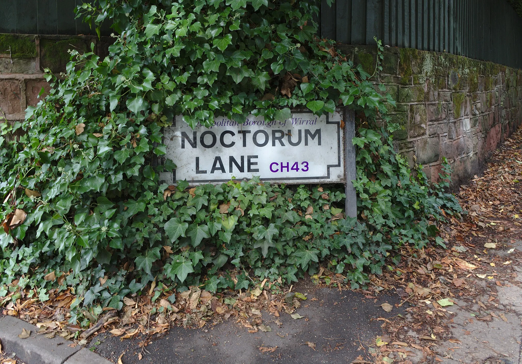Photo showing: SIgn on the northeast corner of the junction at Budworth Road