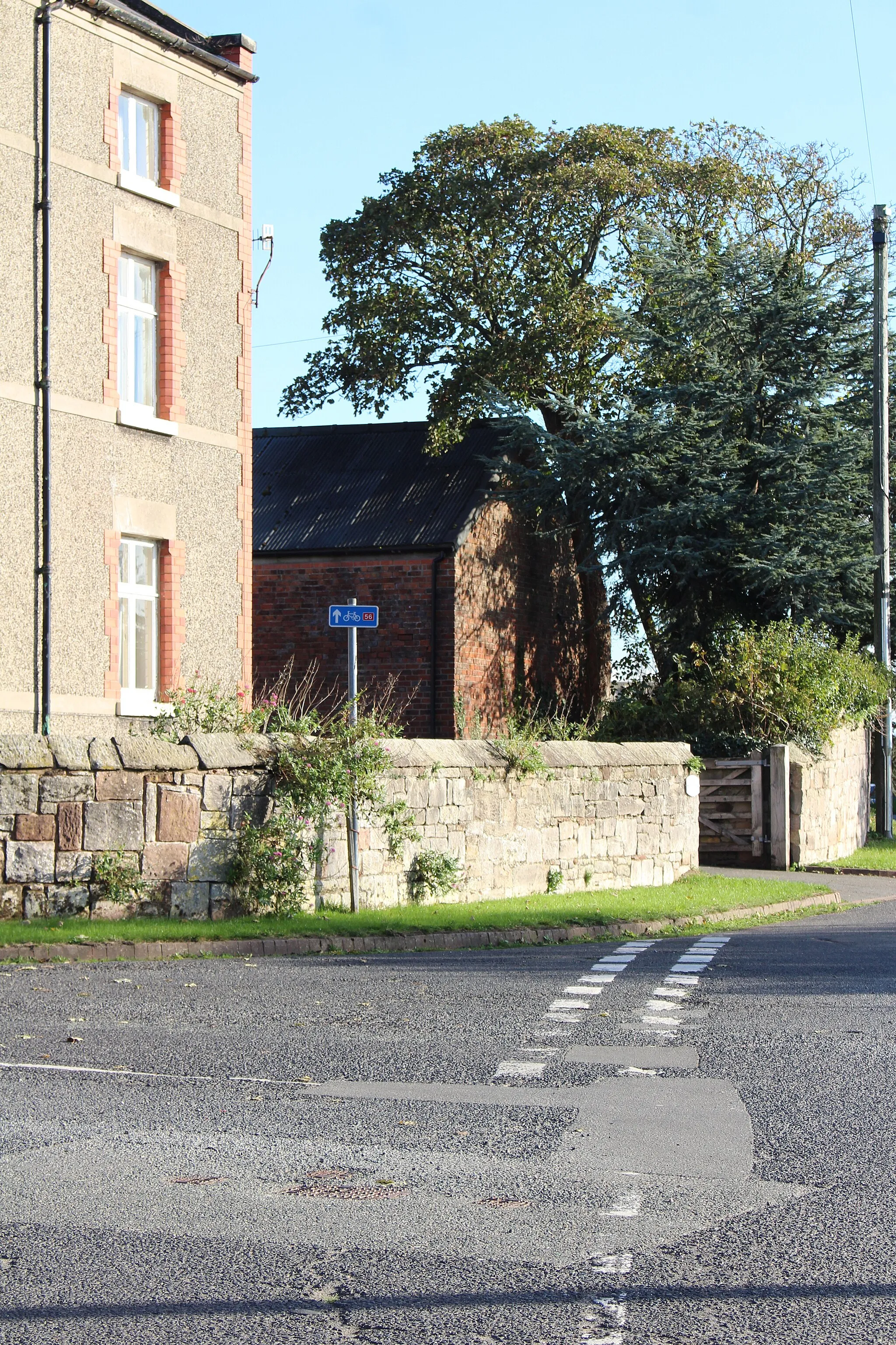 Photo showing: Sign at the corner of Rest Hill Road and Red Hill Road