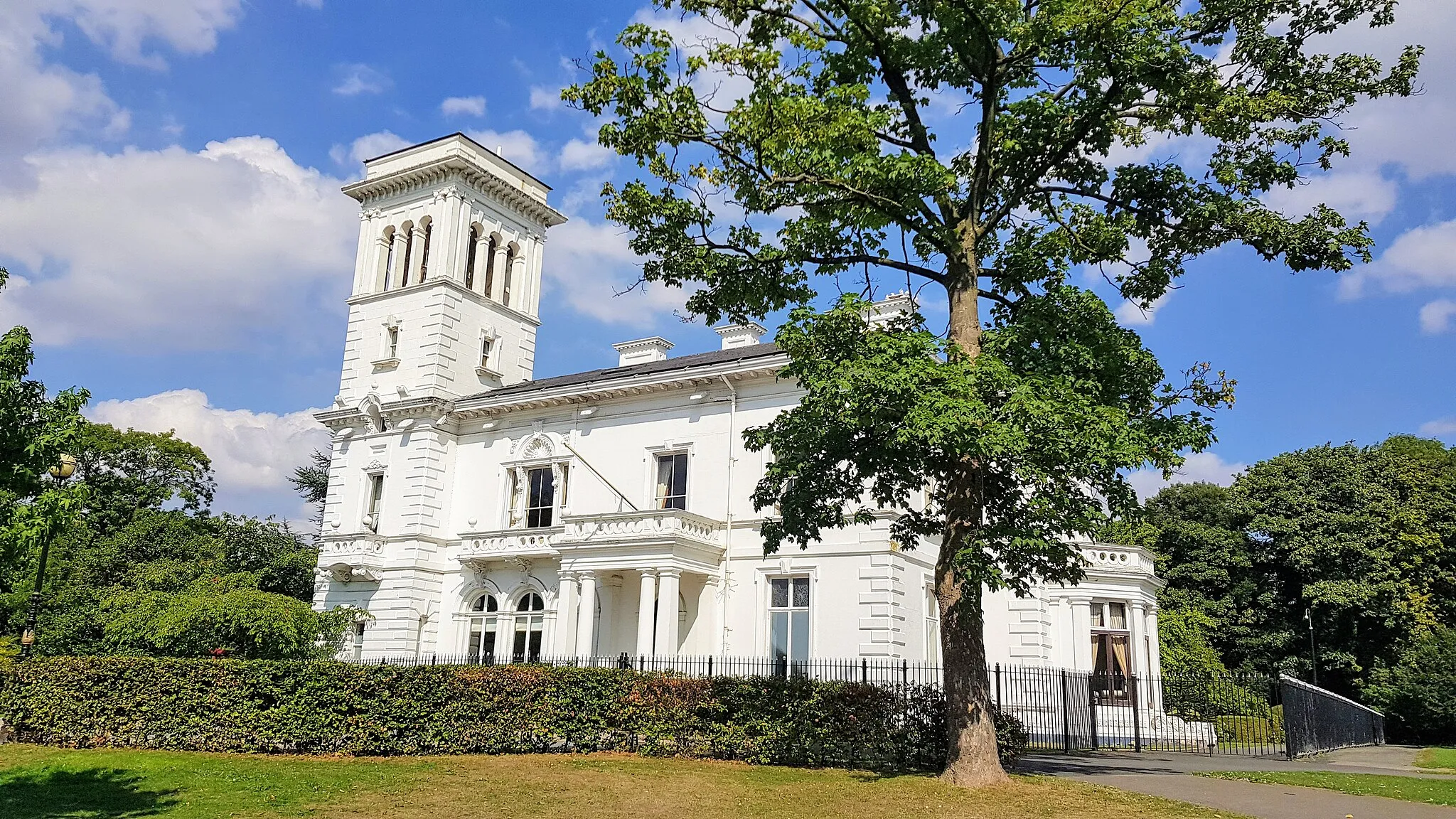 Photo showing: Runcorn Town Hall, formerly Halton Grange