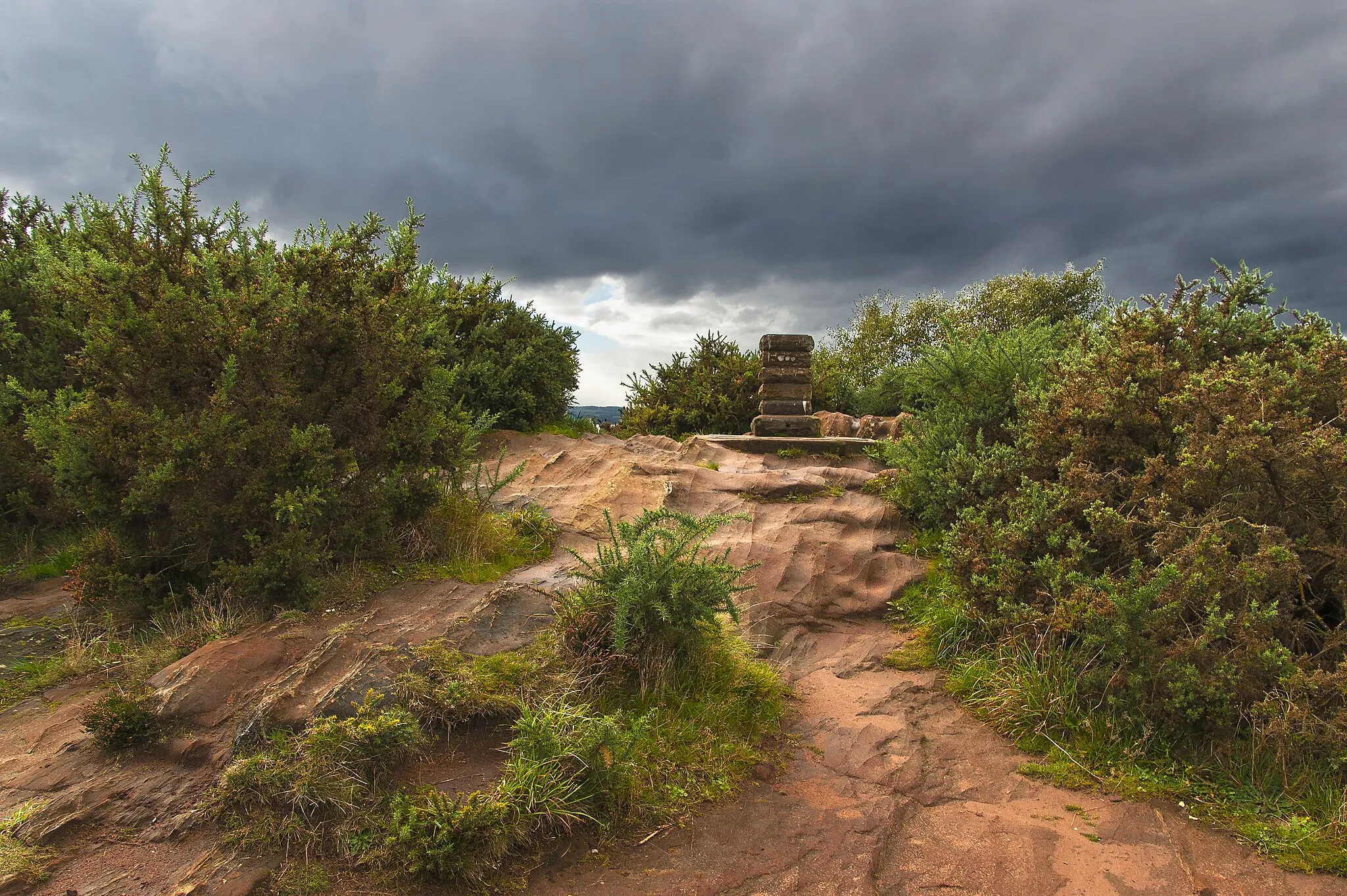 Photo showing: The summit marker on Thurstaston Hill